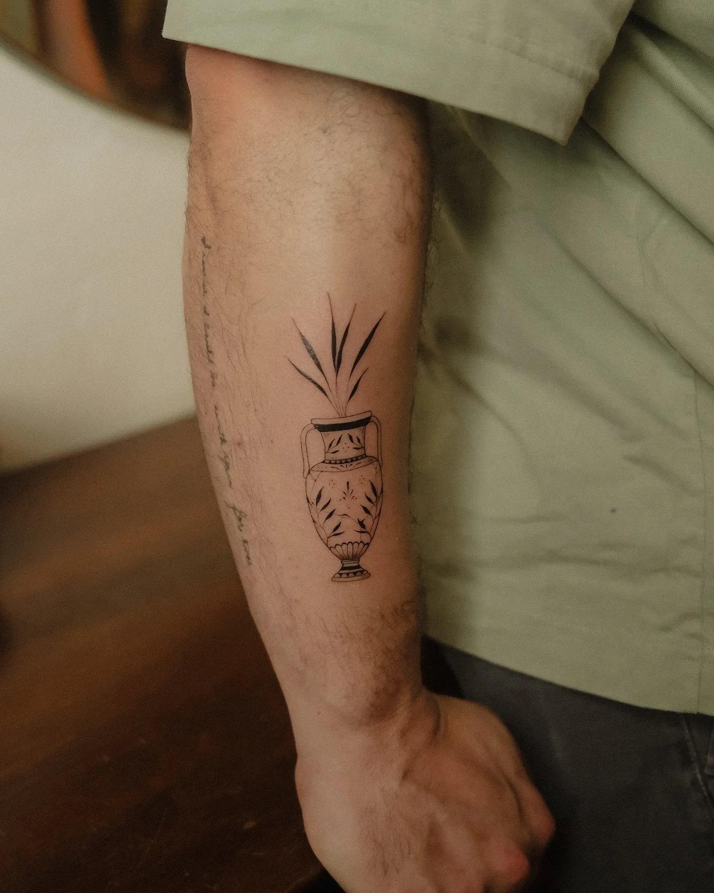 Still thinking about this dreamy vase tattoo for MJ ✺

Grateful beyond words for projects like this&mdash;and for clients who trust me completely and allow space for creative alignment and flow. 

These are the moments that leave me feeling full, con