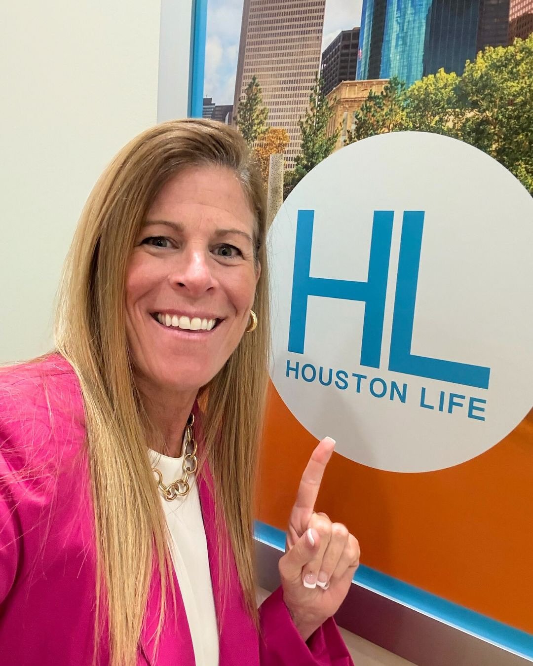 Summer break is here... and so is the expected daily chaos.

Big thanks to @houstonlifetv @kprc2 and the always fabulous @kprc2tessa and @kprc2derrick for having me on this week to talk about summer sanity savers for parents. 🙌

No, you don&rsquo;t 