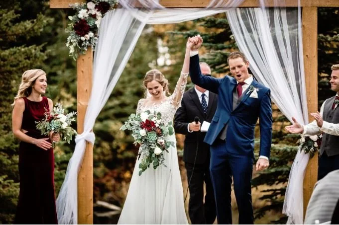 Are Outdoor Weddings Stressful? Not If You Choose the Right Venue