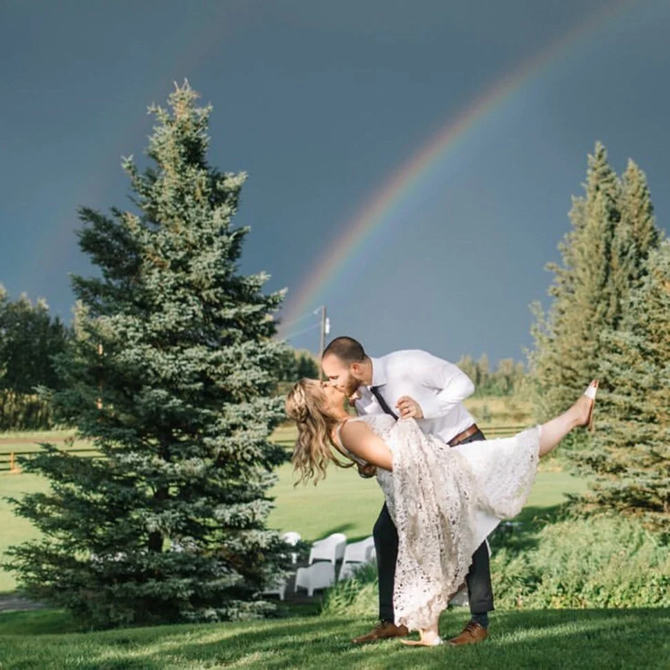 Bugs, Wind &amp; Weather: The Truth About Outdoor Weddings in Alberta