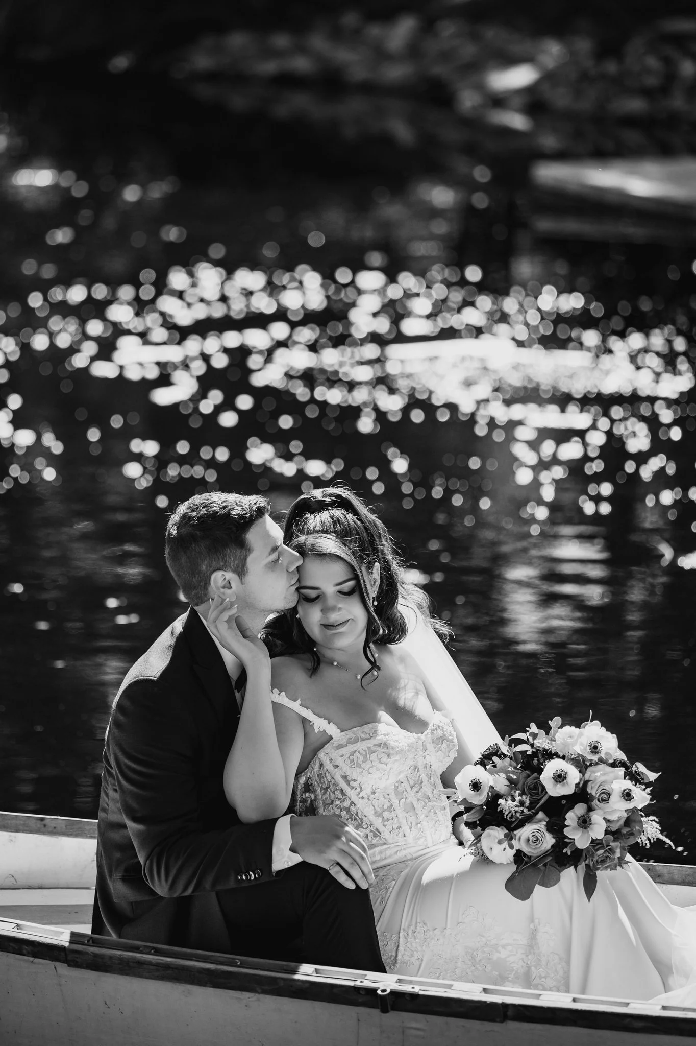 romantic-rowboat-wedding-photo-pond-central-alberta-venue.jpg