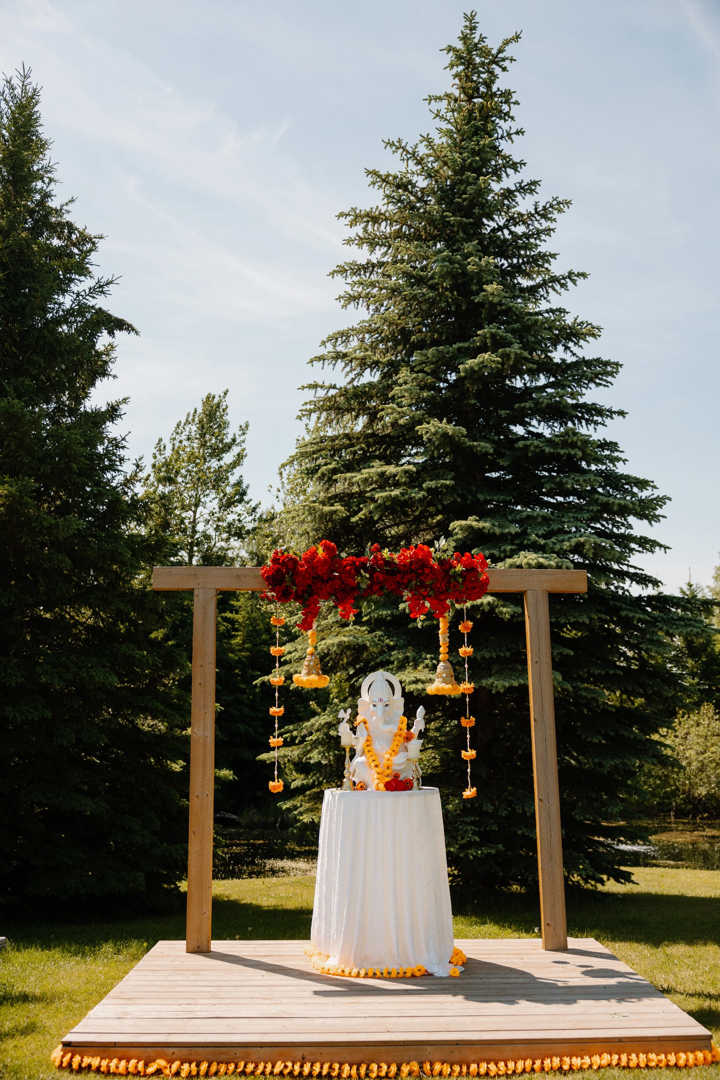 hindu-wedding-mandap-ganesh-statue-outdoor-ceremony.jpg