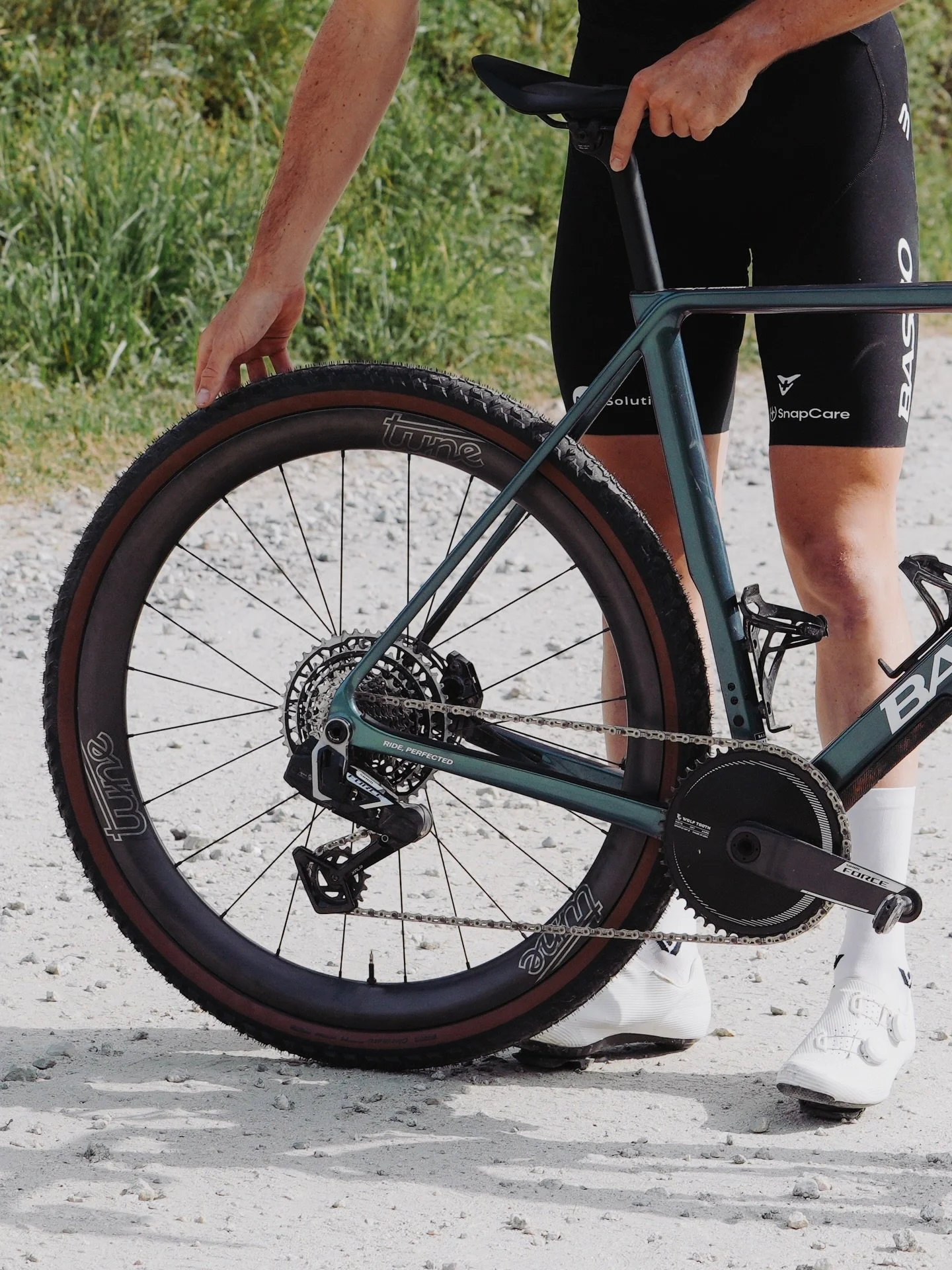 THE ALL NEW @tuneblackforest NANO GRAVEL 45 

Ridden by @michael_garrison to a podium @midsouthgravel and a top 5 at Santa Vall pre-release. These wheels are made to go fast. 

30mm internal width. 
1355 grams
10 year warranty. 
69 points of engageme