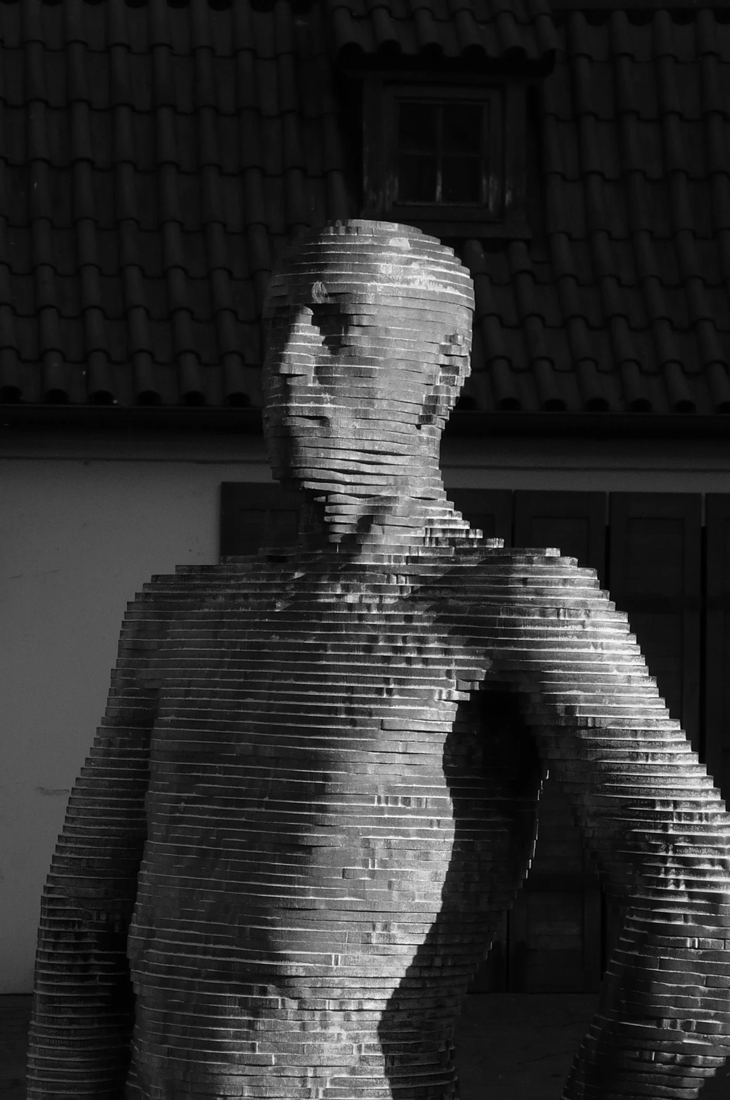 170816 Kafka Museum (David Černý 2004 Peeing Statues) V.JPG