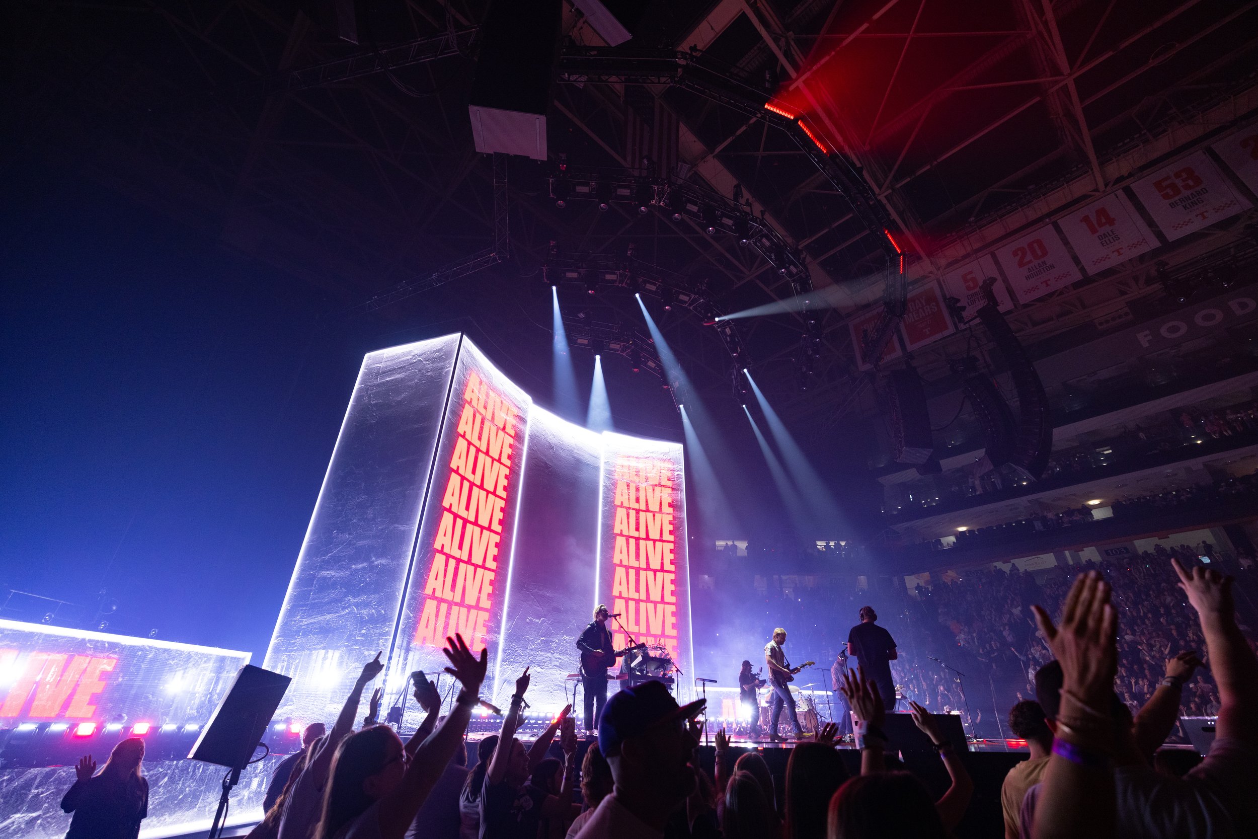 IPS Supports Brandon Lake's King of Hearts Tour with Curved 50' LED Wall