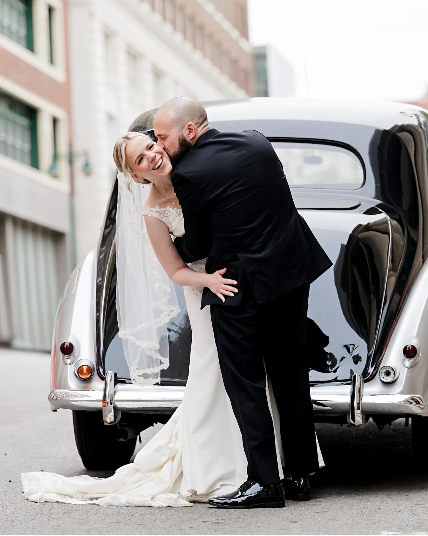 Joanna and Erik and all the goodness of a classic romantic movie. 

From the downtown architecture to the modern beauty of the chapel at Powell Gardens their day was full of timeless details that showcased the joy and happiness they shared with their