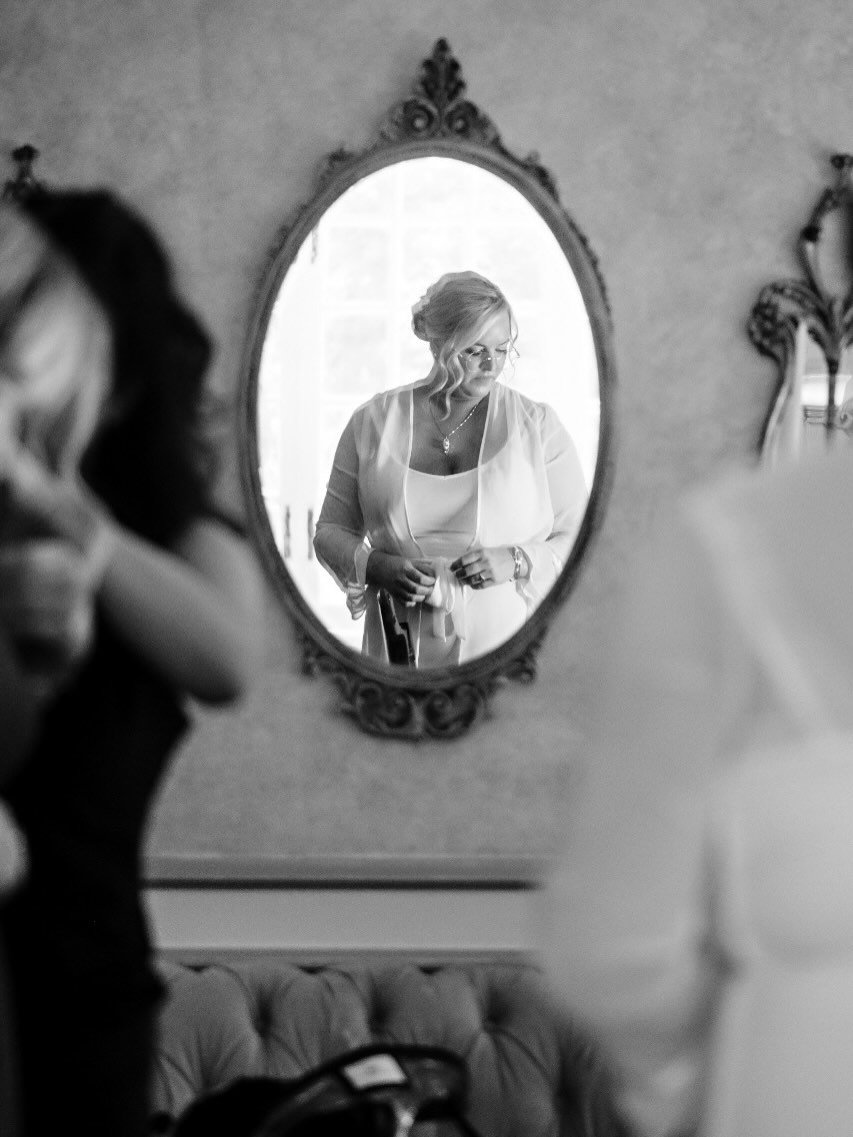 I live for the little moments that just unfold throughout a wedding day

Classic Mansion Wedding Photography | Kansas City Wedding Photography | Midwest Weddings Photographer