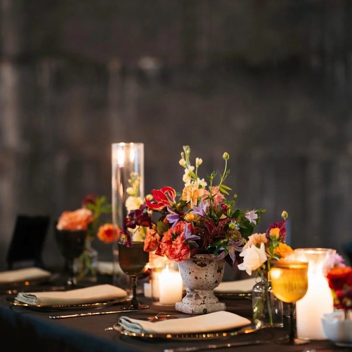 Bookings for 2026 &amp; 2027 weddings are now open. 

Visit www.stemsnh.com to inquire 💌 August &amp; October are trending.

Venue - @oliopeabody
Photographer - @daniellelittlesphoto
Planner - @simplybeeutifulevents
Florist - @stemsnh
Band - @vibran