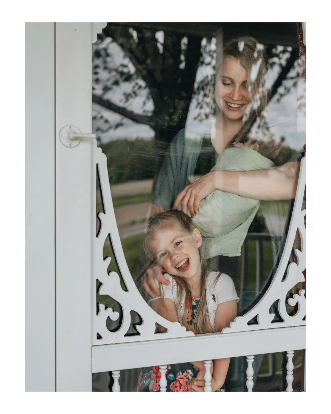 Wondering what to wear for family photos?

My favorite colors for a family session are earth tones like browns, blues, and greens with pops of an accent color. Pastel colors and neutrals are always a safe bet. 

Some things to avoid are black, logos,