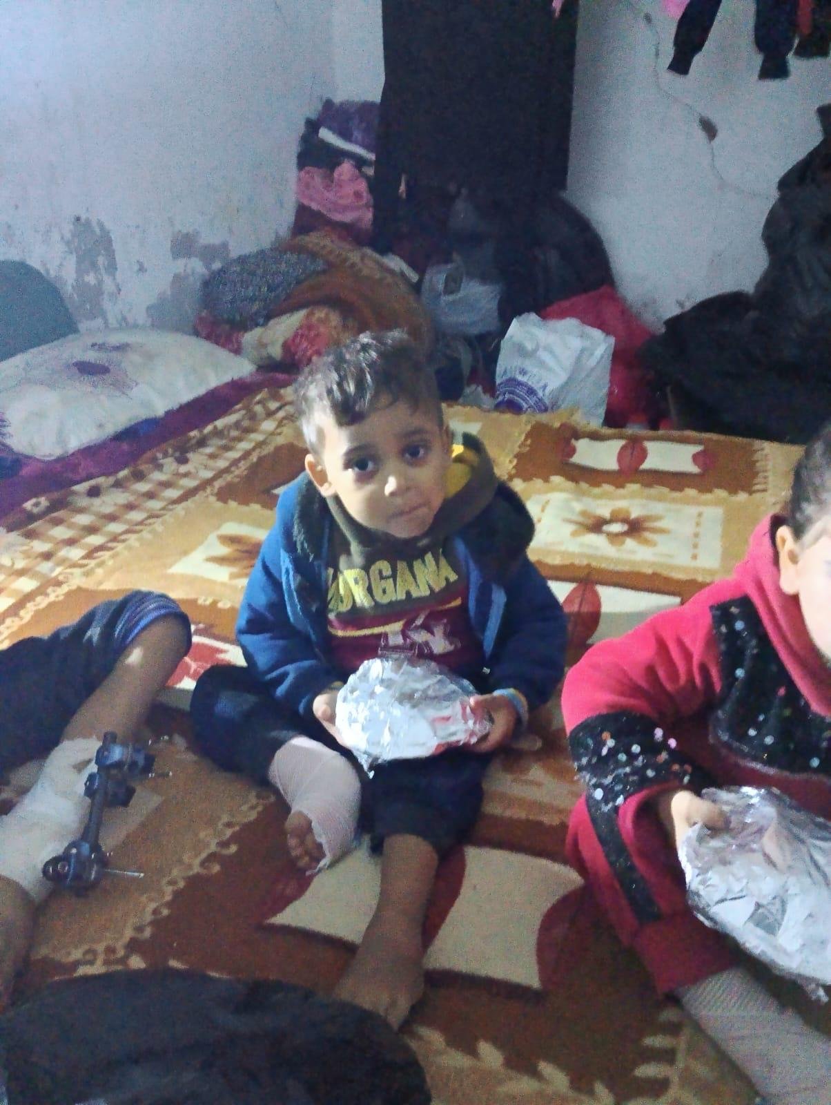 Jud receiving food aid - Gaza