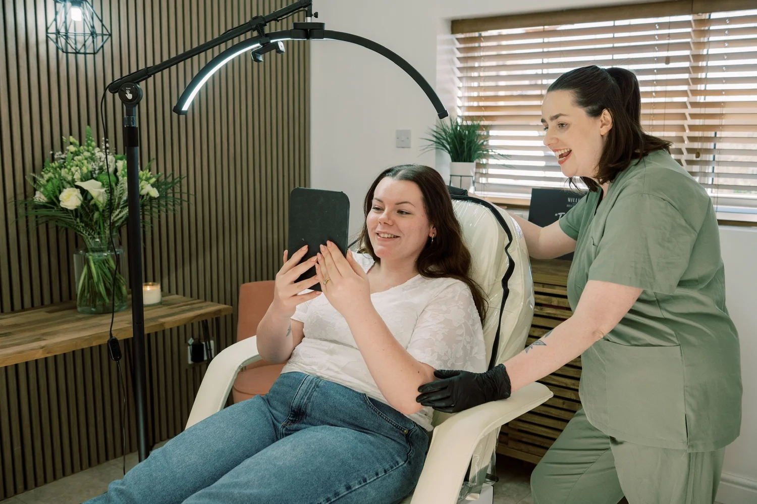 Kia consulting with a client before dermal filler treatment at Straday Studio
