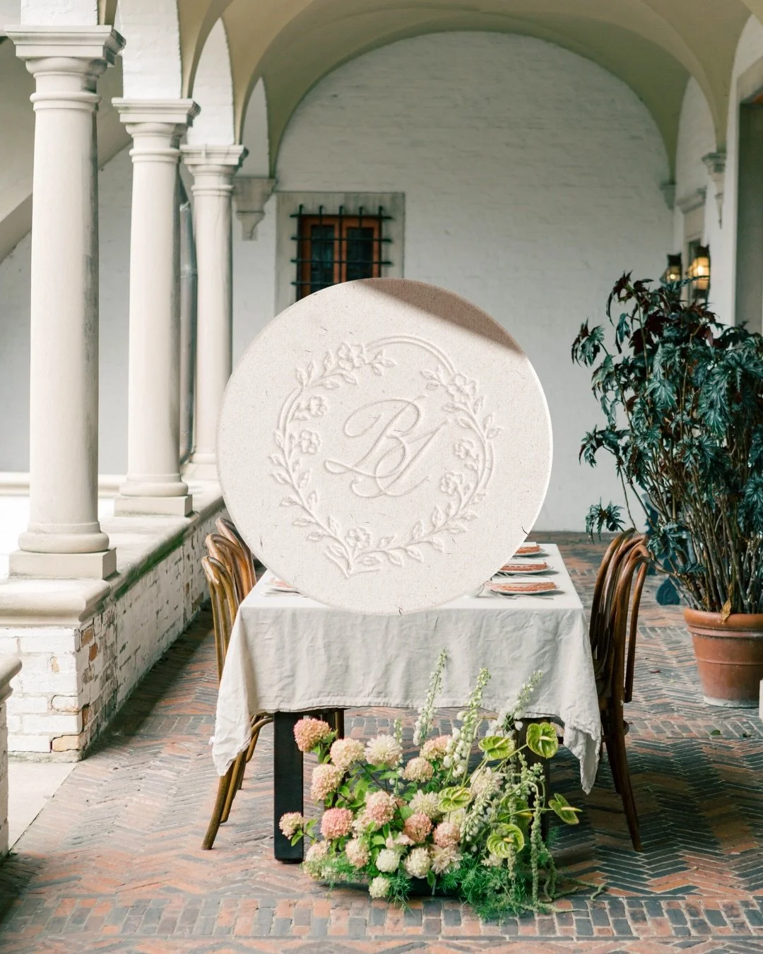 submarks are the small but mighty pieces ✷
the magic is always in the details
the ones that make a brand feel lived-in, layered, and uniquely yours
&amp; i&rsquo;ll always be teasing these ✷

photo credit: @blueiriscreativeco 

[brand design, brand d