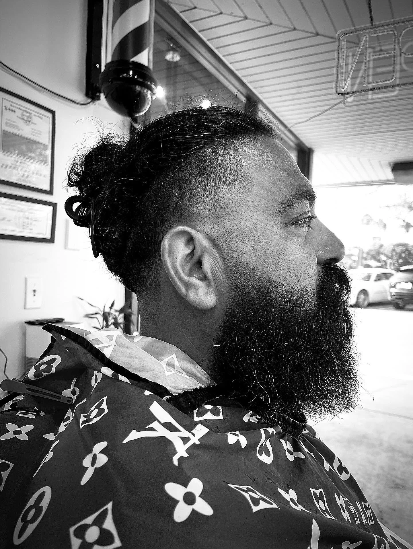 #manbun #cleanup #taper #taperfade #templefade #beard #beardtrim #lineup #menshair #binhsbarbershop