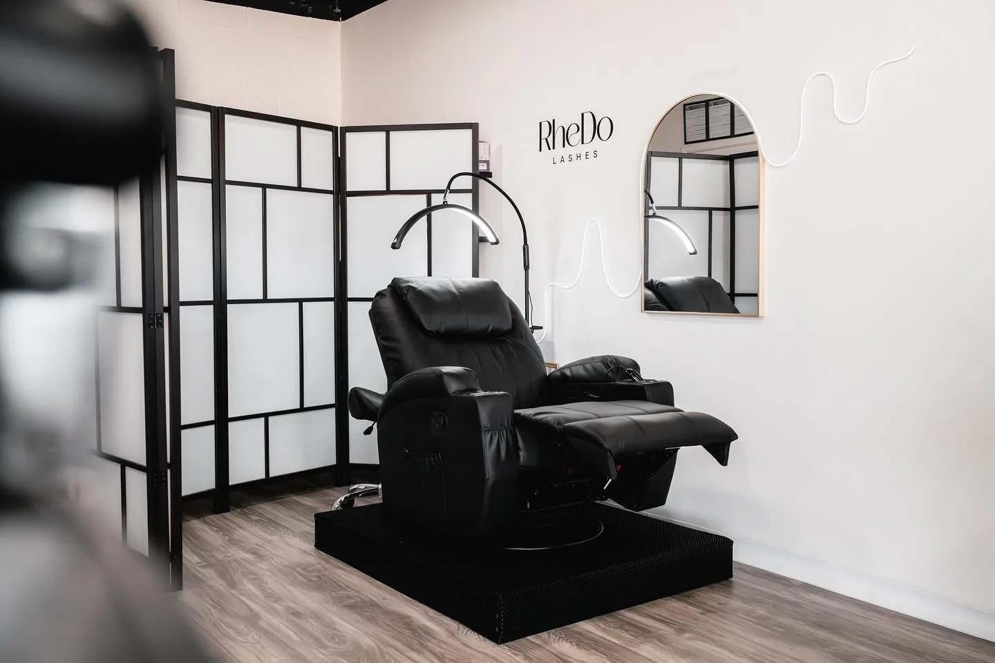 Book your Lash Appointment with @rhedolashes ! Now at #binhsbarbershop 📸 @mrvlla  #lashes #lashtech #sdlashes #sandiegolashartist #lashextensions #animelashes #classiclashes #hybridlashes