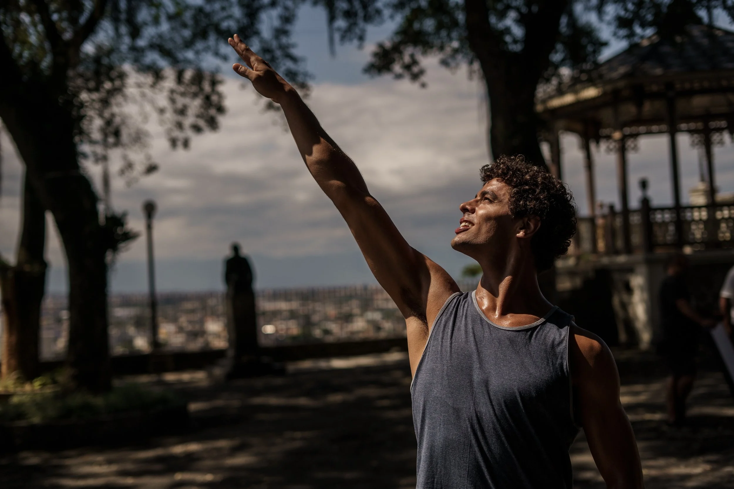 Um Lobo Entre Os Cisnes | Trailer | Montagem