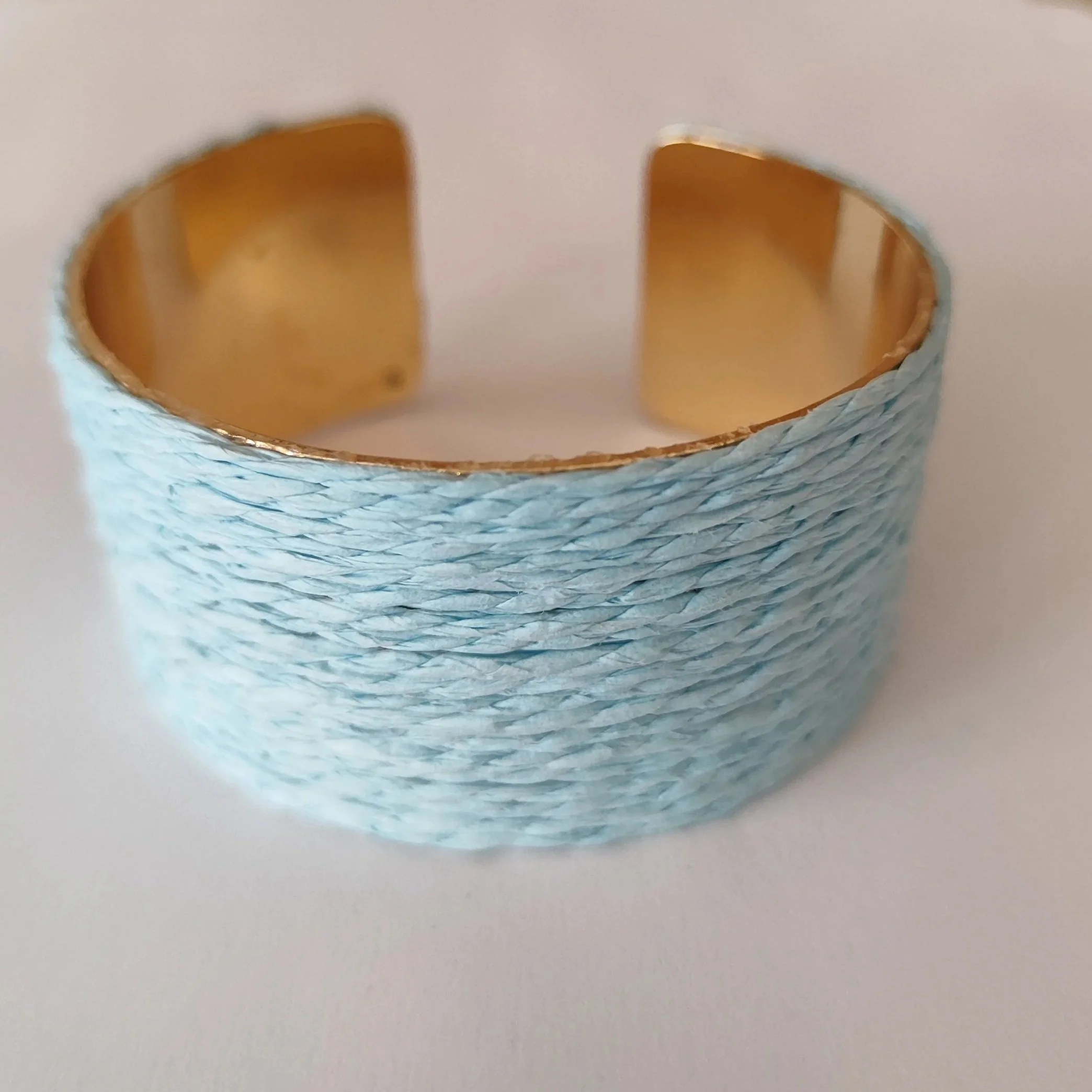 Brazalete azul claro