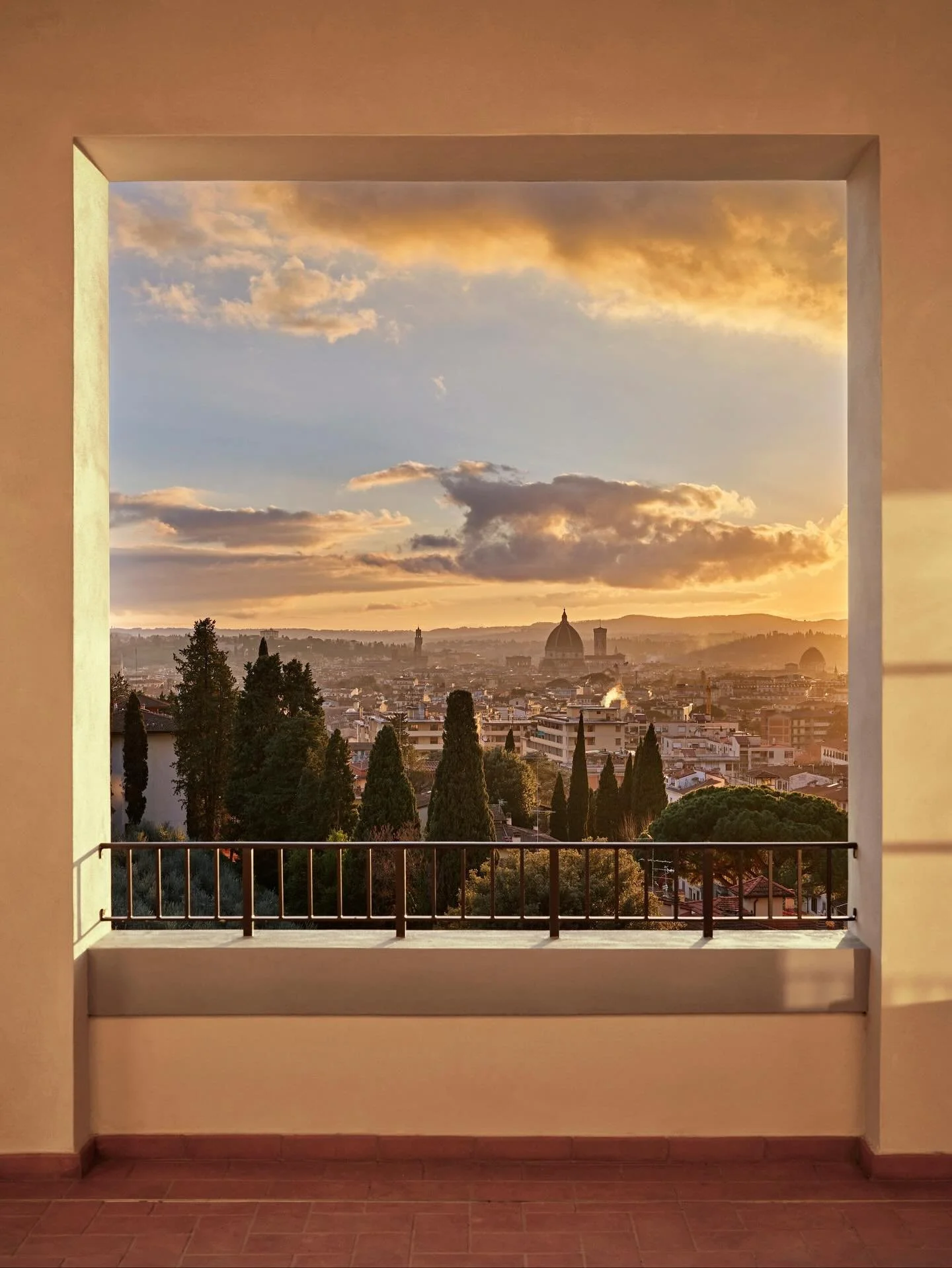 Italy isn’t stuck in the past. It’s in the middle of a serious luxury renaissance, with new hotels that are raising the bar across the country.
One of them is @collegioauberge, Auberge’s new hillside retreat just 15 minutes from Fl