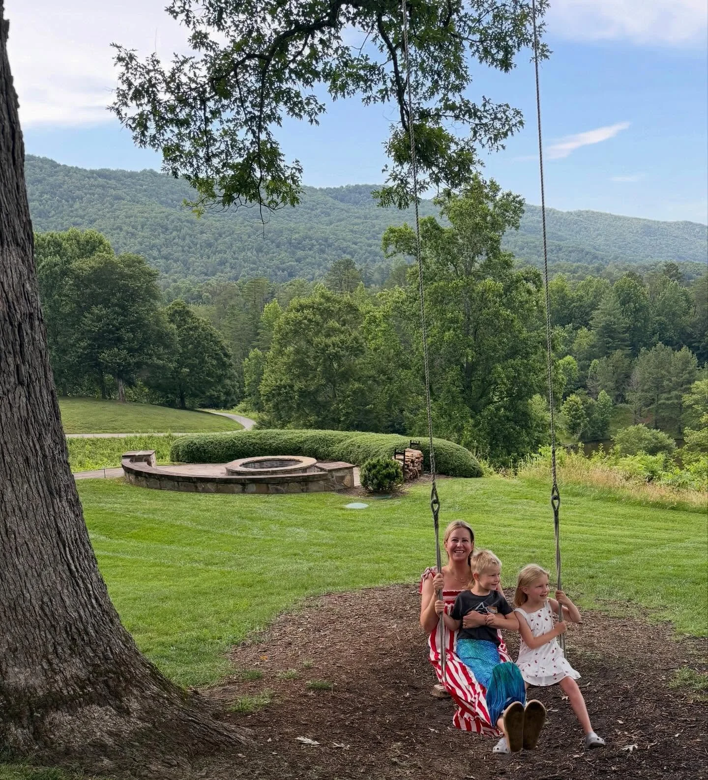 I&rsquo;ve had a wave of questions lately about Blackberry Farm vs. Blackberry Mountain.

I&rsquo;ve been going to both for years, and they each do something very different, very well.

Here&rsquo;s how I think about it:
&bull; Blackberry Farm = clas