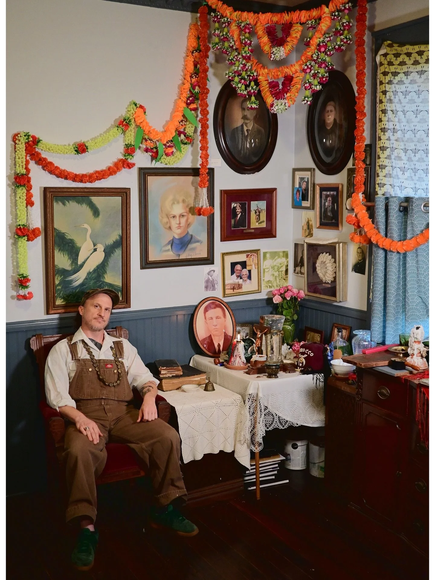 My friend Derek, who I&rsquo;ve known for 20 years (!) came to town and asked to take my portrait. I live, a man, integrated in my family and clan in the grand cycle of coming and going. Why just take a photo of me when we can get everybody responsib