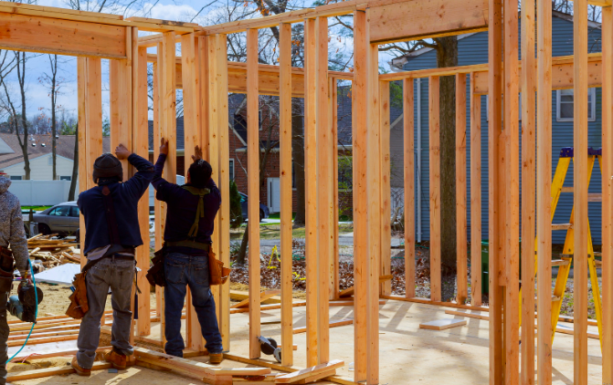 Jobsite Communication That Closes Deals, Not Just Safety Huddles