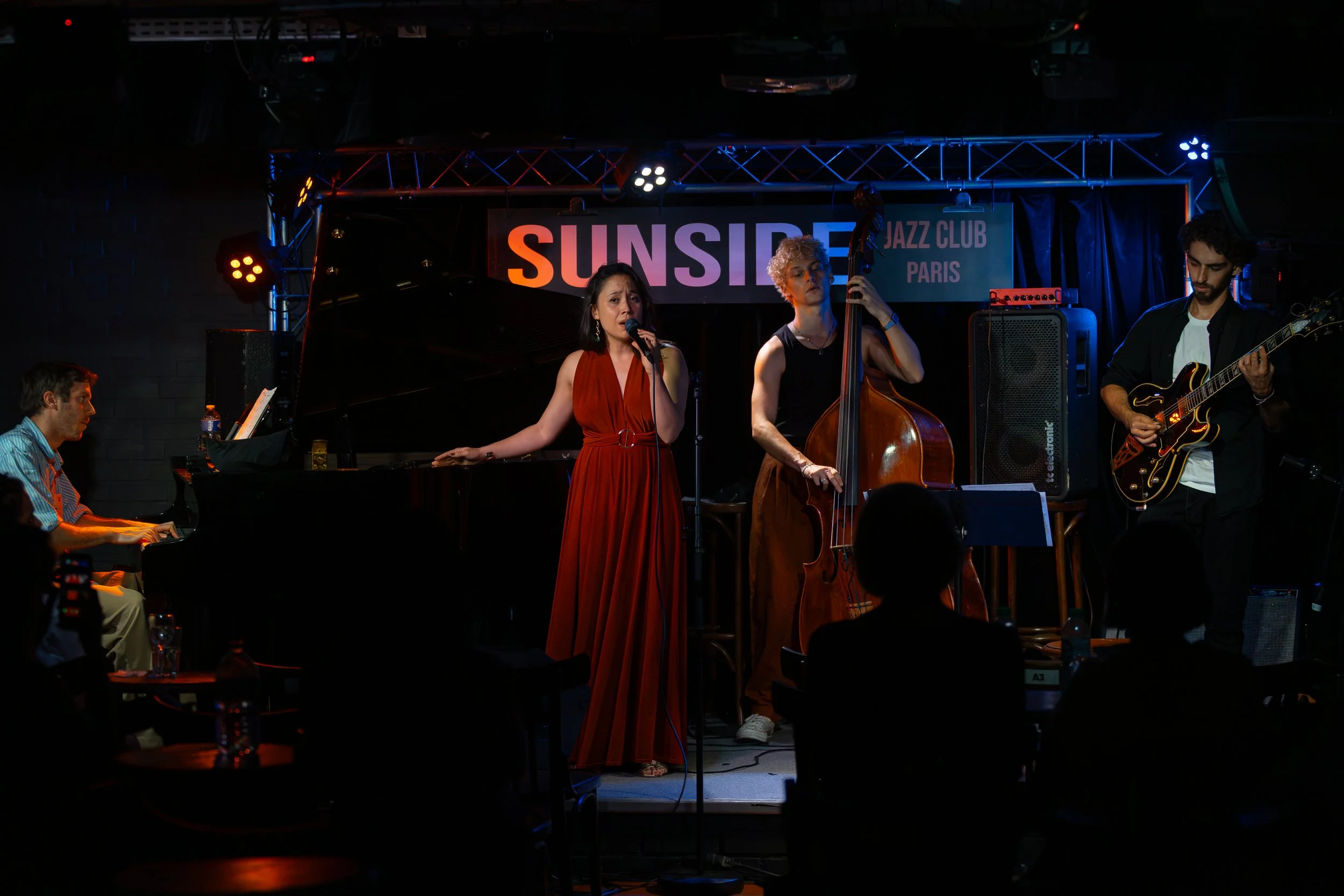 Chloé Lecerf singing at Sunset Sunside Paris with Simon Chivallon on piano, Mathieu Scala on bass and Romain Habert on guitar