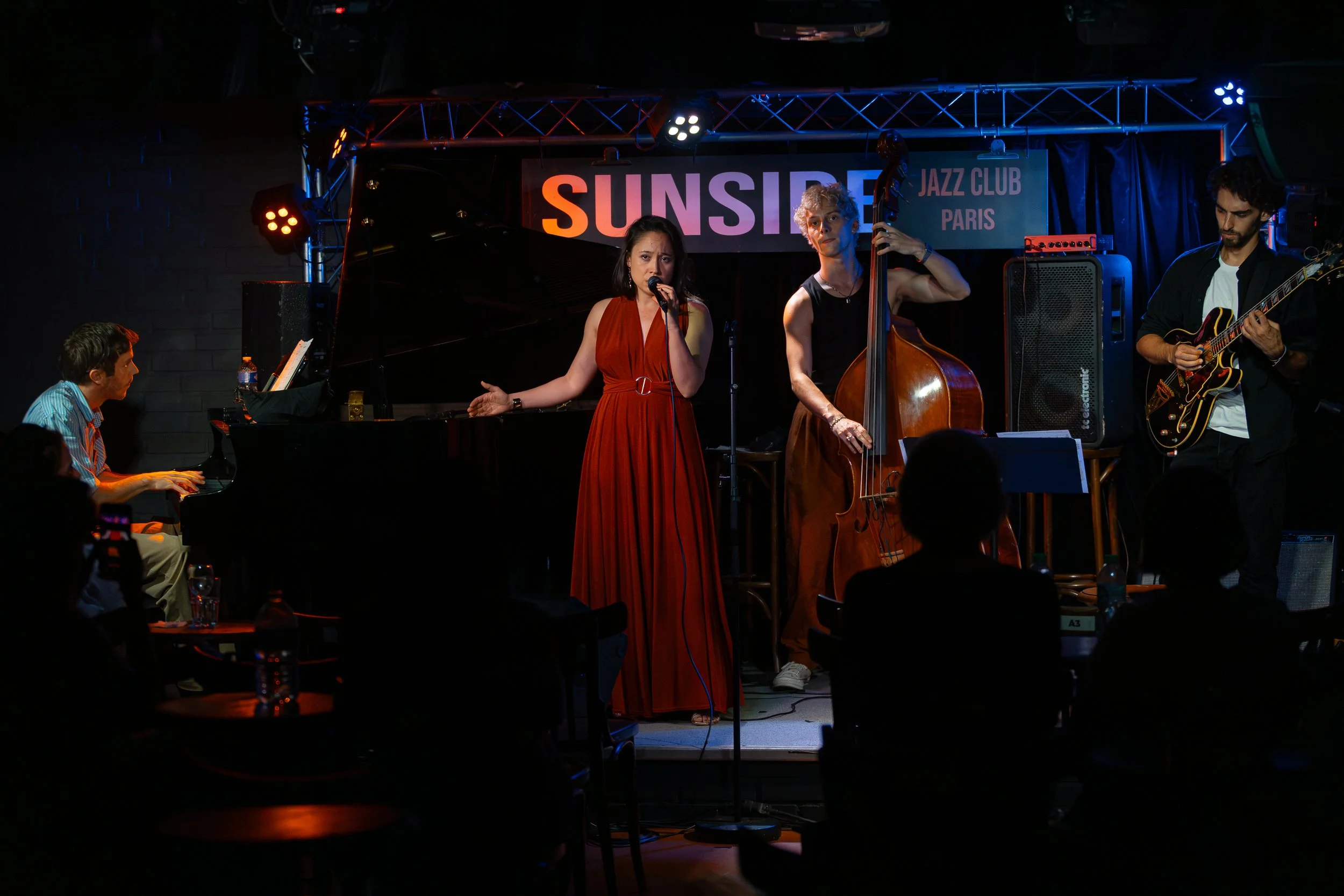 Chloé Lecerf singing at Sunset Sunside Paris with Simon Chivallon on piano, Mathieu Scala on bass and Romain Habert on guitar
