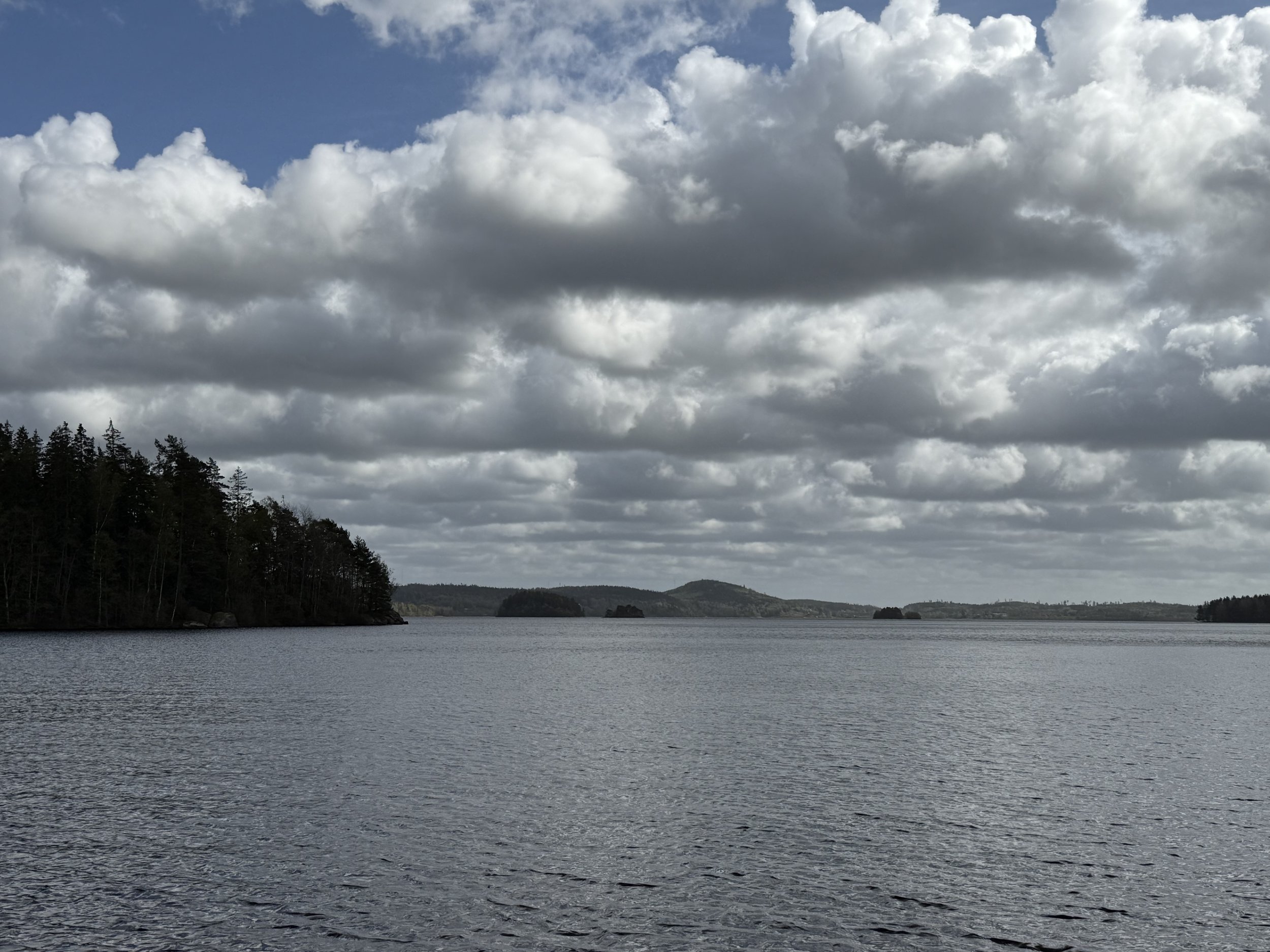 The lake at Hindas