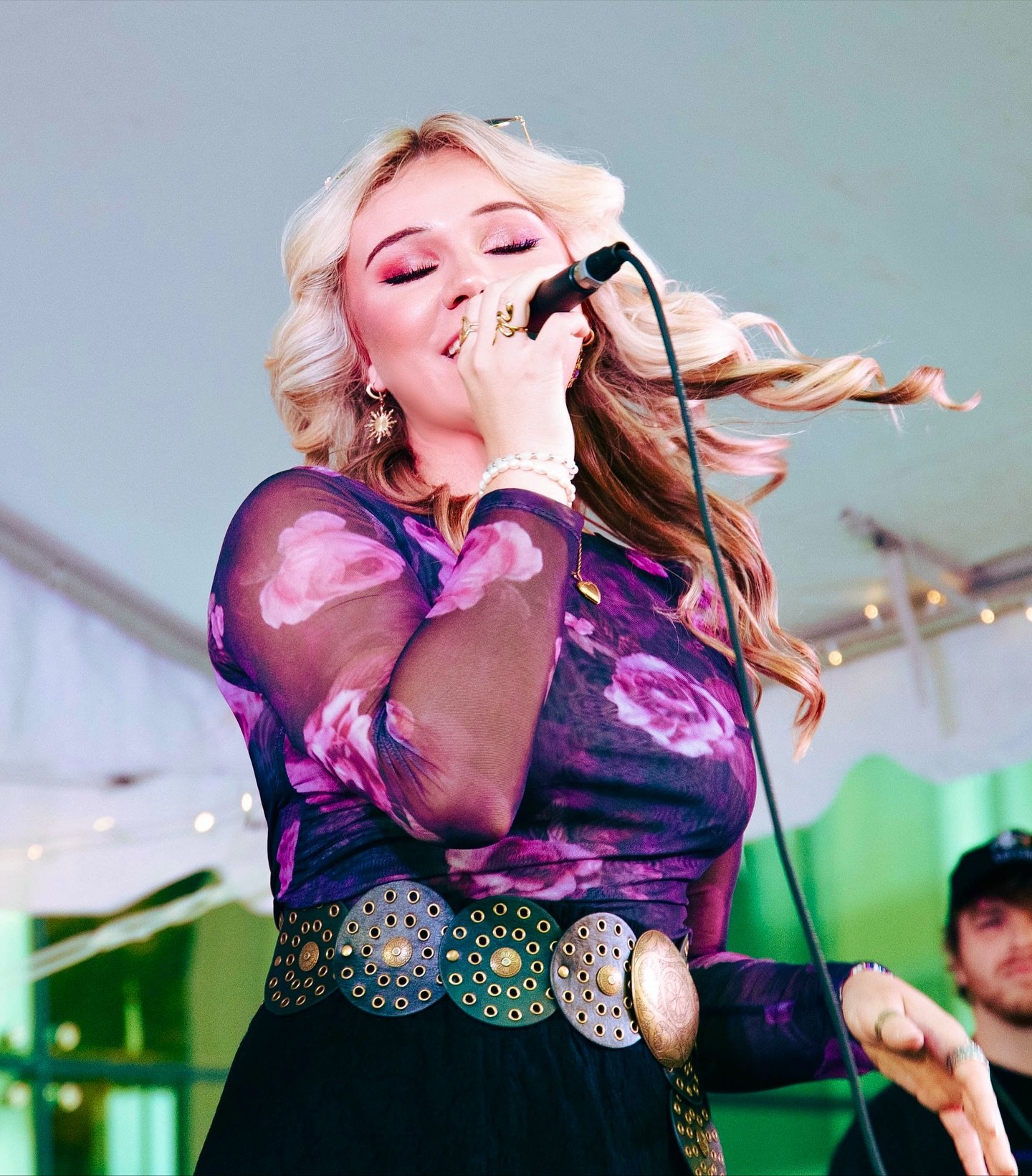 pop princess? no, indie princess🔮💫