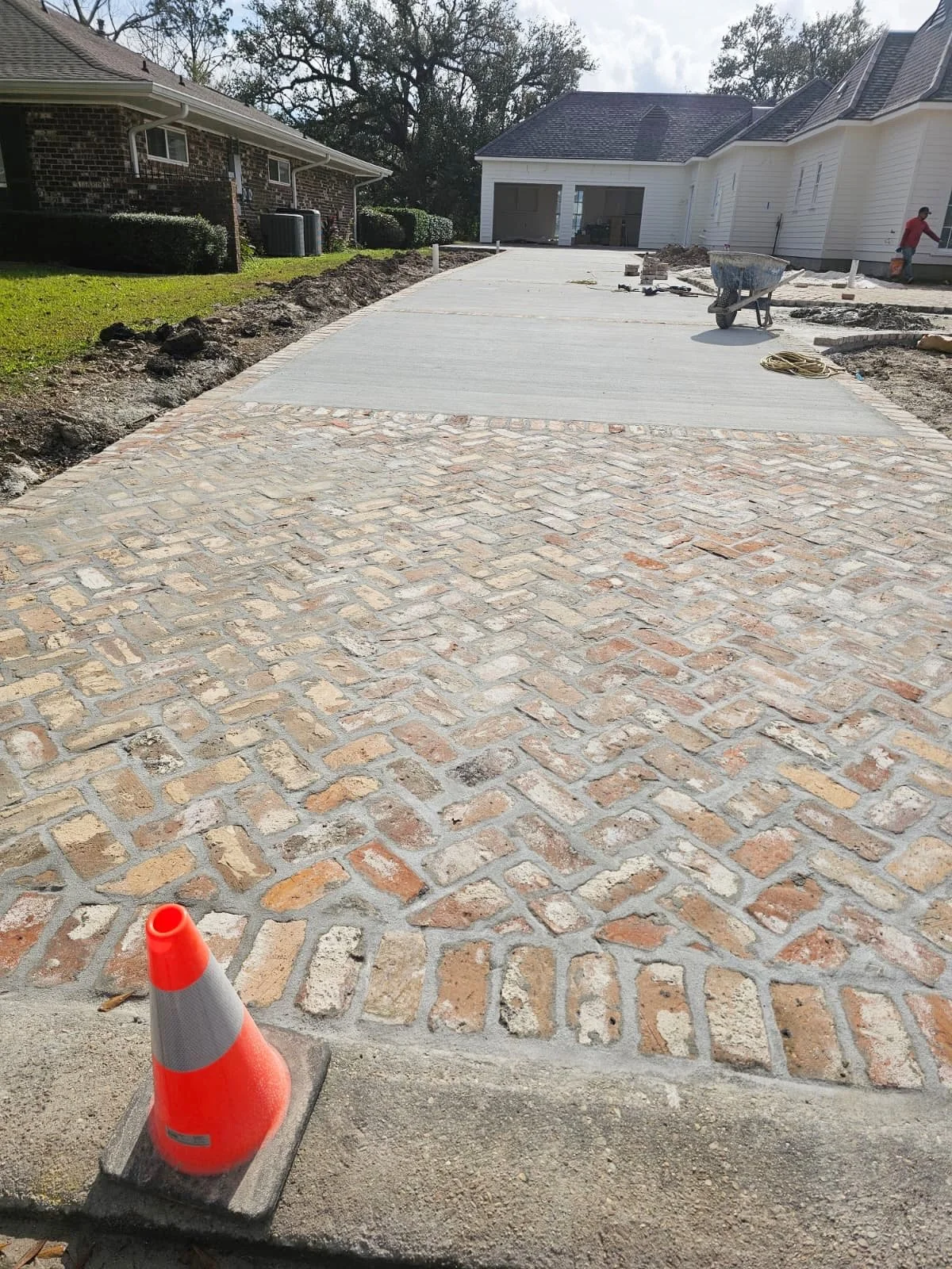 Blessed to start the year busy and finish the week grateful 🙏

Always thankful to collaborate with solid partners like @haaslandscapestudio and @willowgrovelandscape &mdash; 💪.

Teamwork makes it happen 👏🏼🧱
&bull;
#rmconcretenola #concretecontra