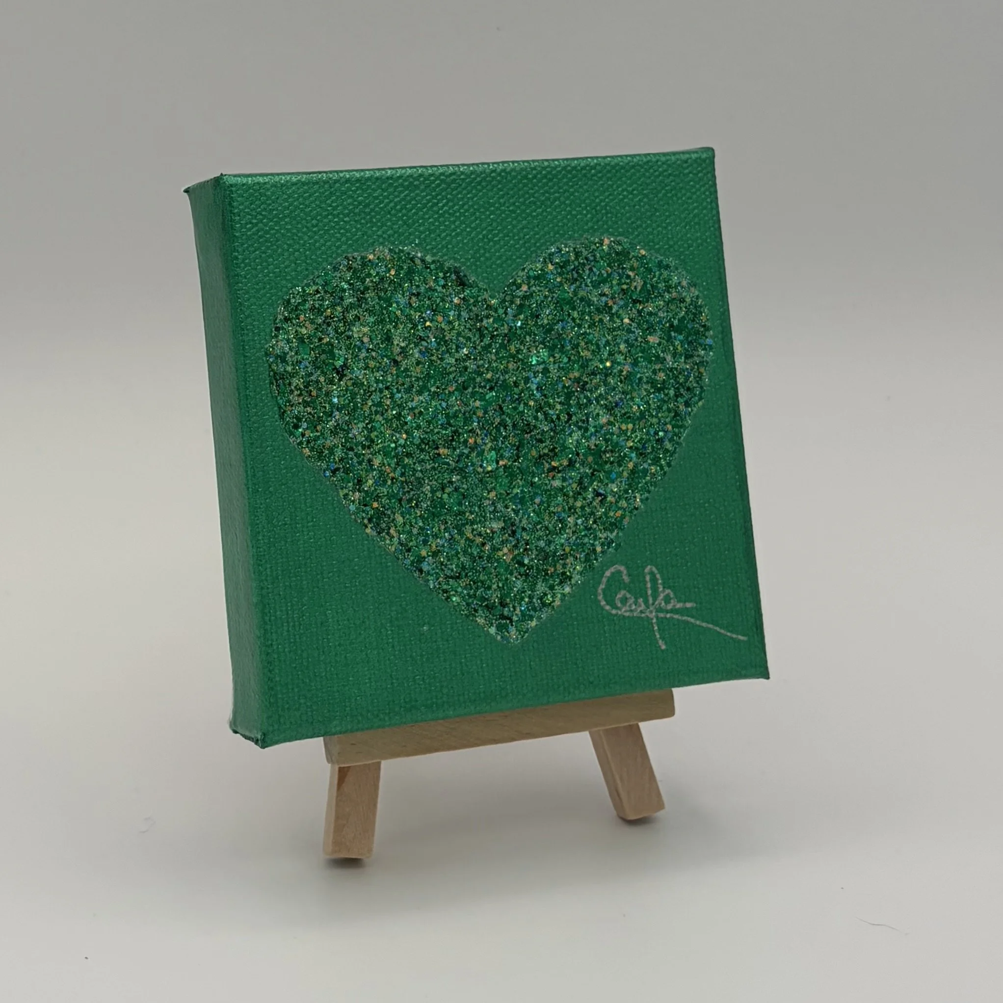 Heart #1122 Metallic Emeral Green with Evergreen Glitter