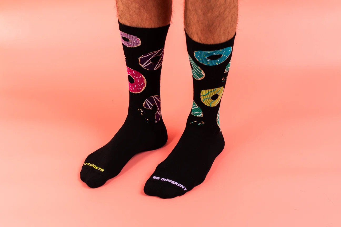 ATHM0017Men_sDonutNeonAthleticMistmatchedSock_Lifestyle_1296x.jpg
