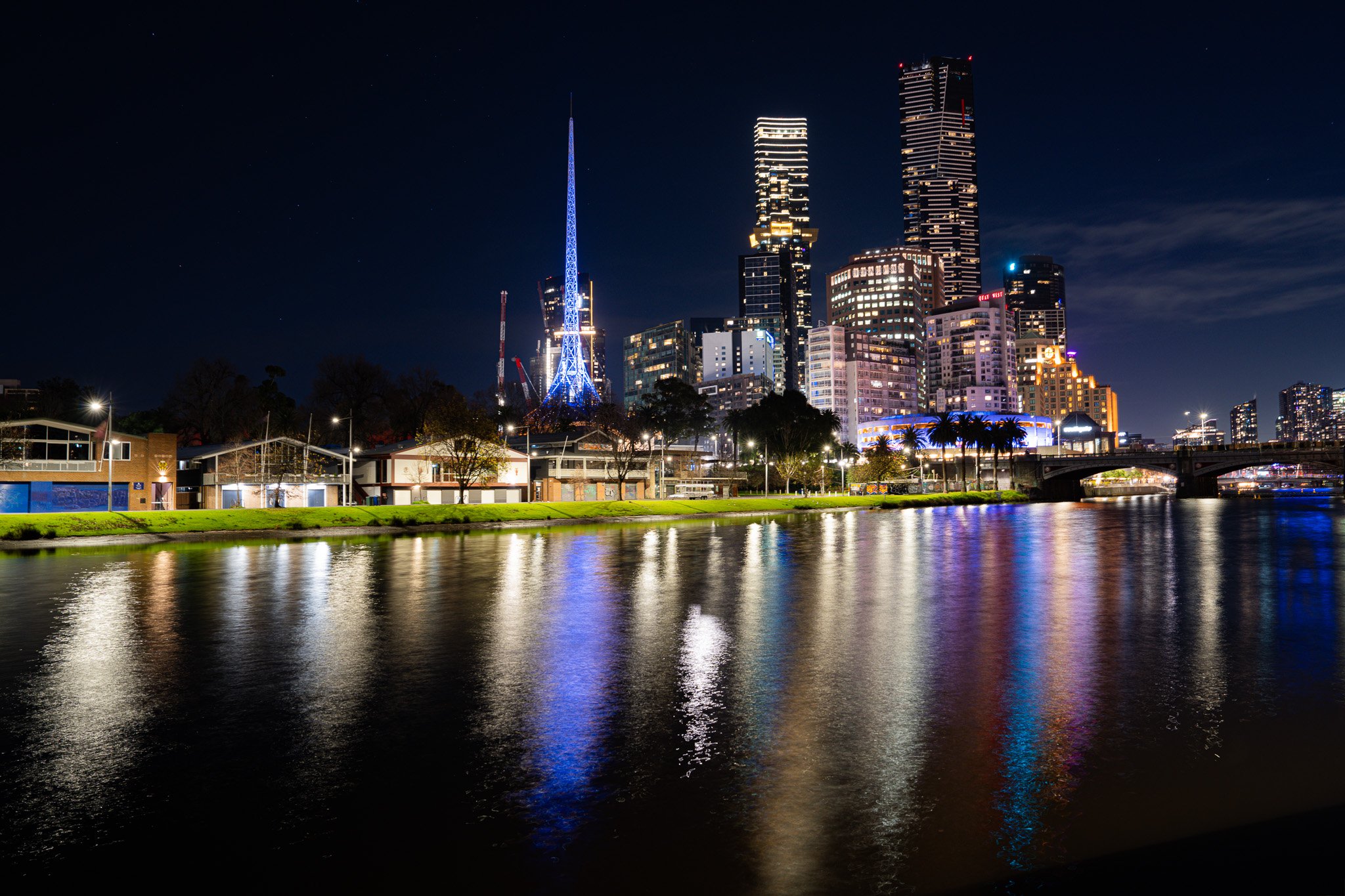 When Light Begins to Move: A Night Photography Lesson in Melbourne