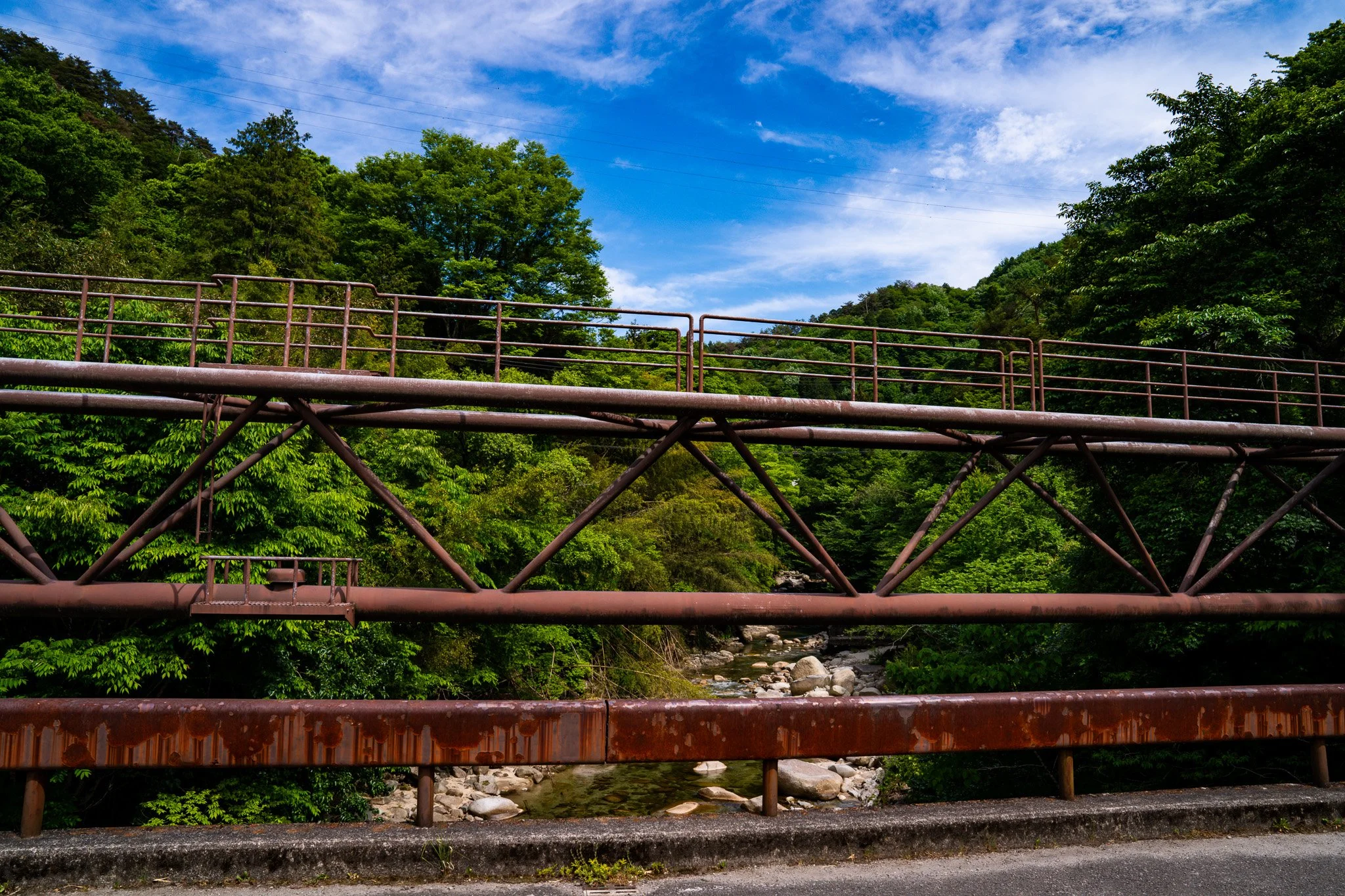 A bridge to cross the white pebbles river at Nakasando Trail