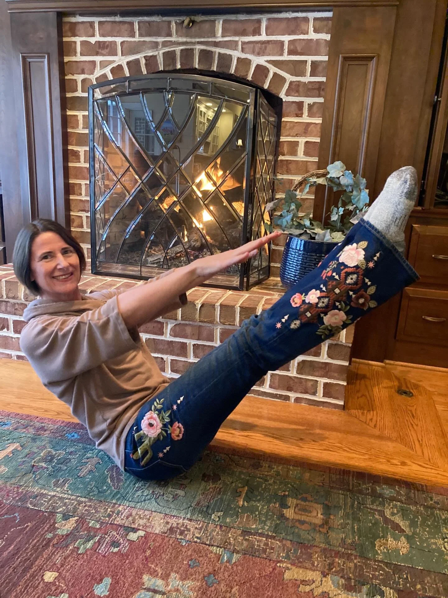 Happy Thanksgiving Teaser Thursday!!

Wearing my wool socks and yes, that&rsquo;s real fire because it&rsquo;s chilly in PA!!

#pilates4virginiabeach #pilates #teaser #happythanksgiving