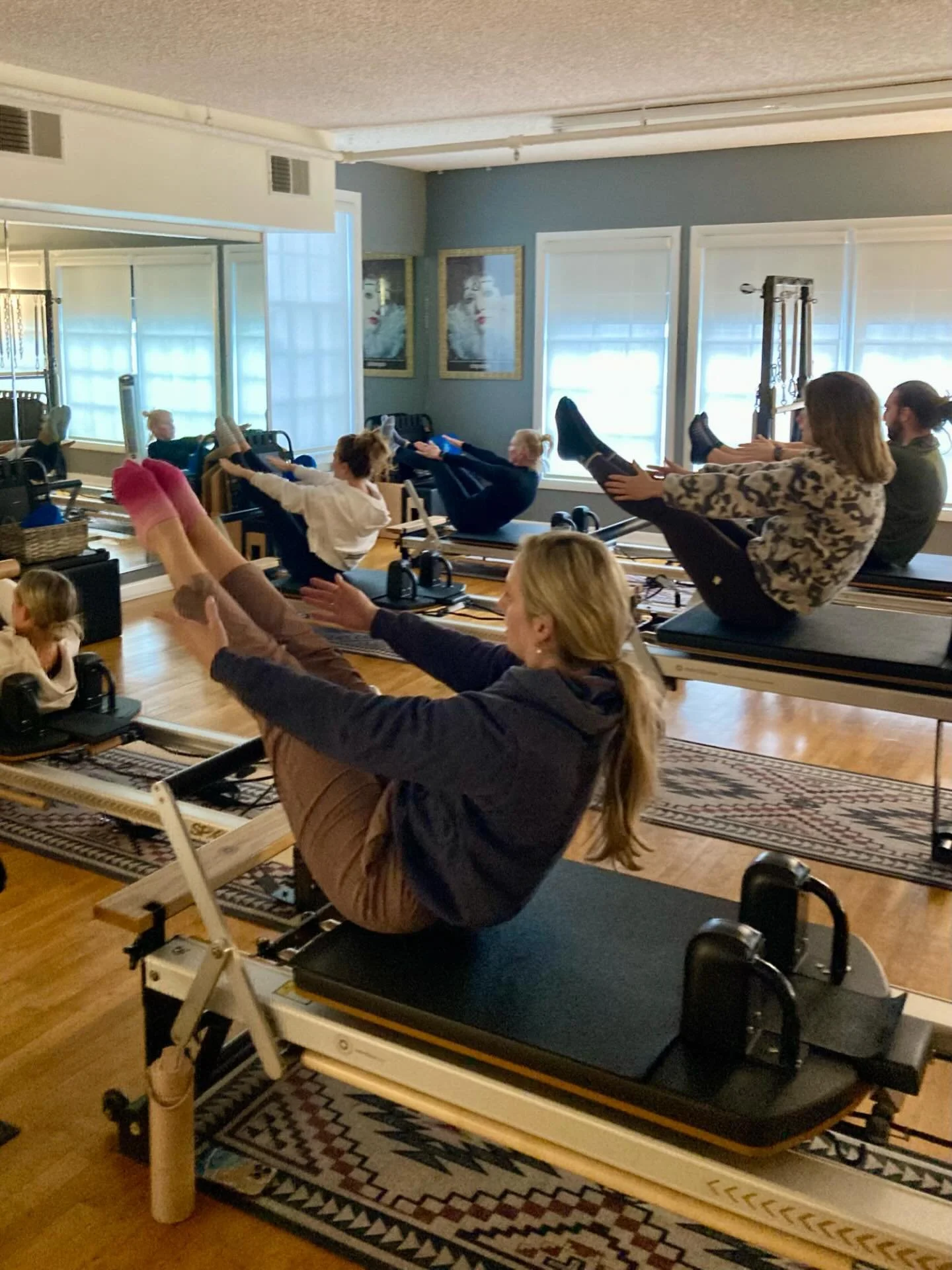 Happy Teaser Tuesday from our early bird class participants!

#teaser #teasertuesday #pilates #pilates4virginiabeach #reformerpilates