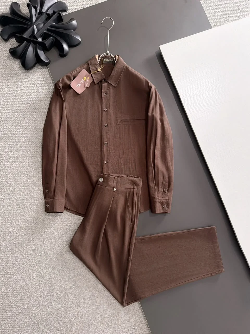 MEN’S LORO PIANA LINEN SET — BROWN