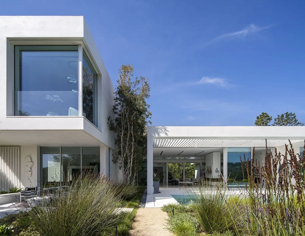 Getty-View-residence-artistic-home-by-Abramson-Architects-15.jpg