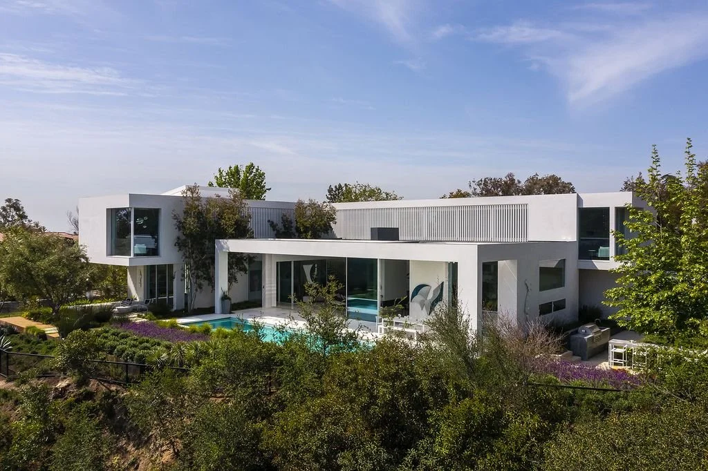 Getty-View-residence-artistic-home-by-Abramson-Architects-4.jpg