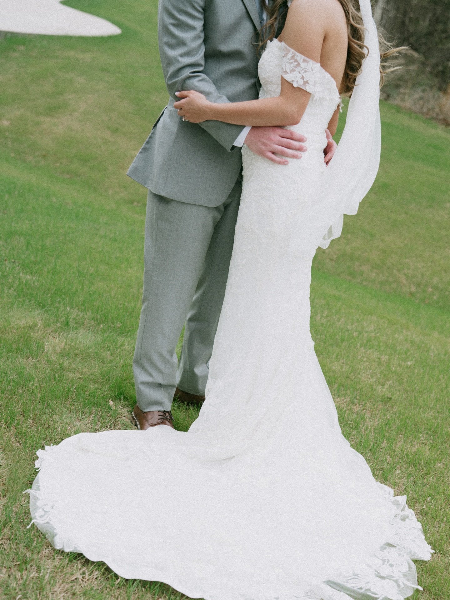 The Grellas 🤍

A wedding day centered on love, covenant, and celebration

Venue - @barnatparadiseplace 
Photography - @rkphotographywedding 
Content - @theveilclub 
HMUA - @hairby_hanleut @artistryandaesthetics_ 
DJ - @classicprodj 

#dallasweddingp