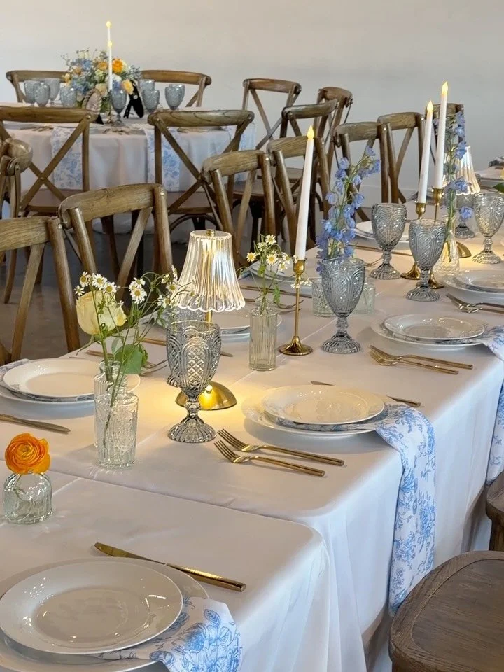 some bts of the most joyful decor EVER 💛☀️🌼
Sydney&rsquo;s vision was elegant, elevated, but HAPPY. and it was absolutely perfect 

#dfwweddings #yellowwedding #bluewedding #texasweddings