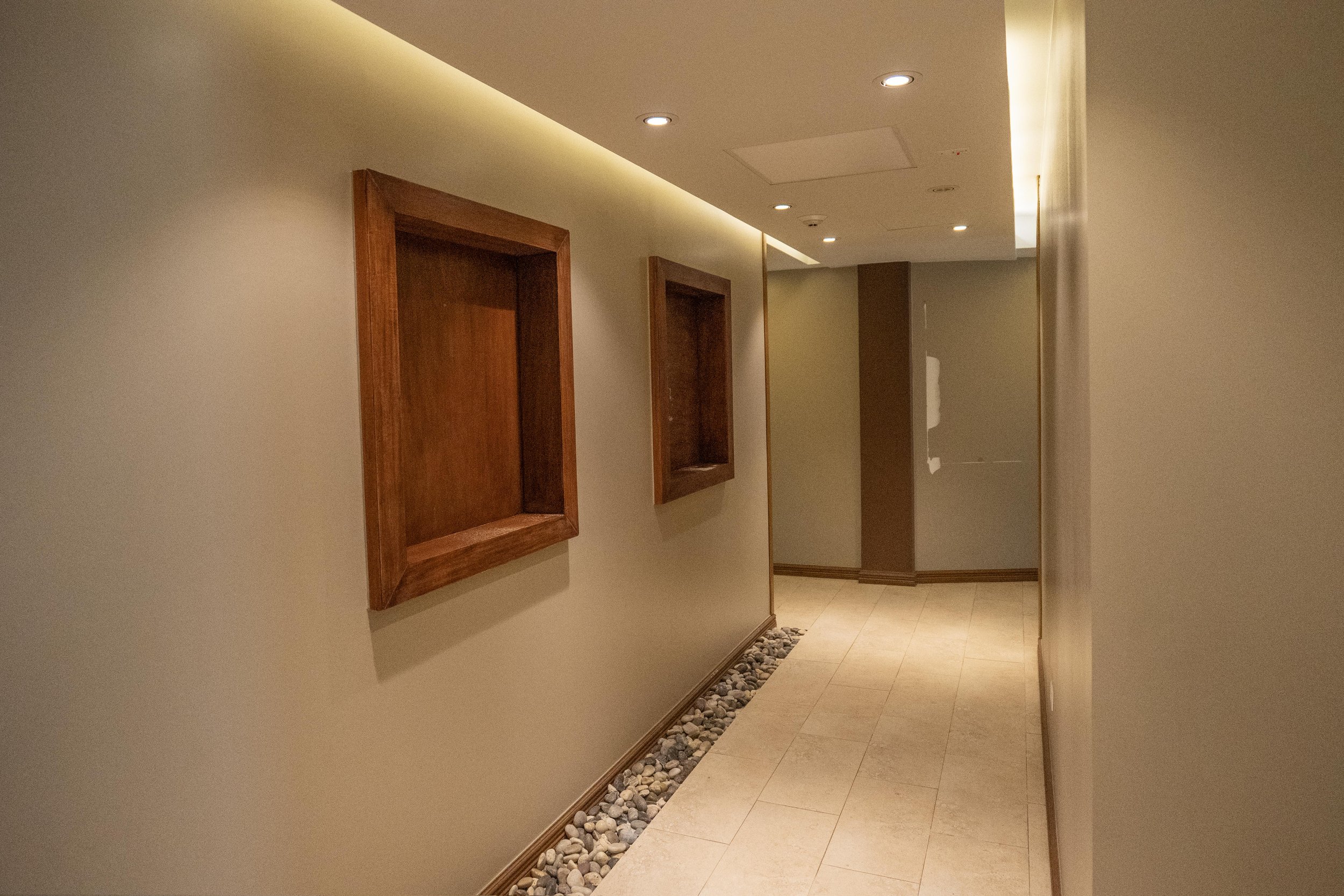 Hallway1.jpg
