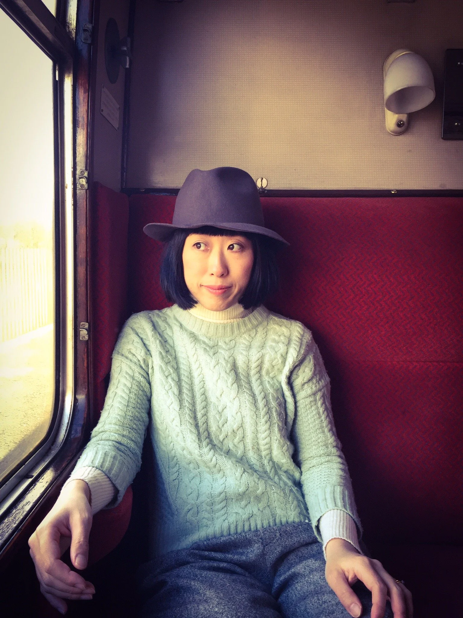 Acupuncturist at Sanpodo Acupuncture, female therapist practicing acupuncture and moxibustion in Shibuya, Tokyo