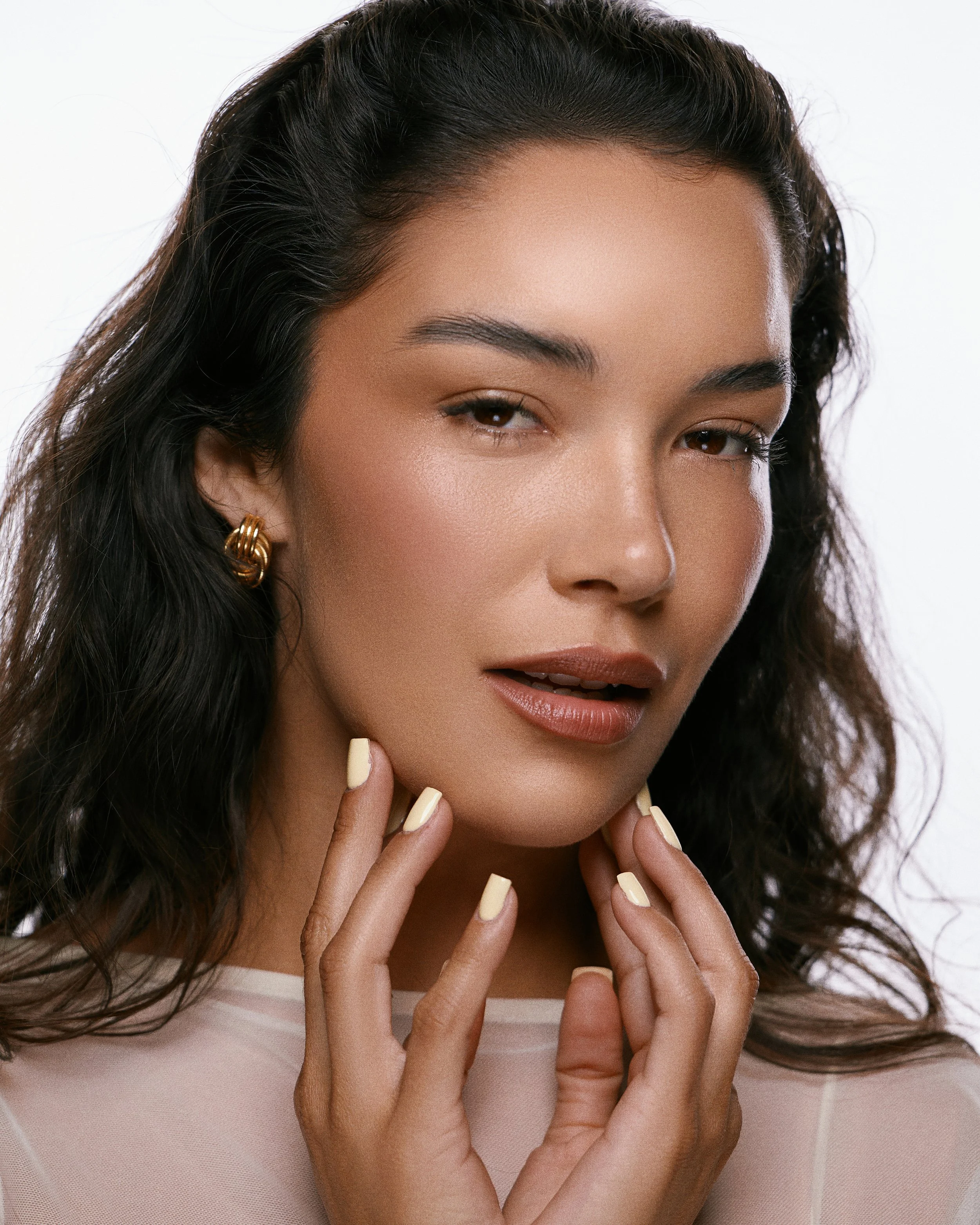Beauty photography in Los Angeles: soft glam with hands framing the face, by Moises Martinez