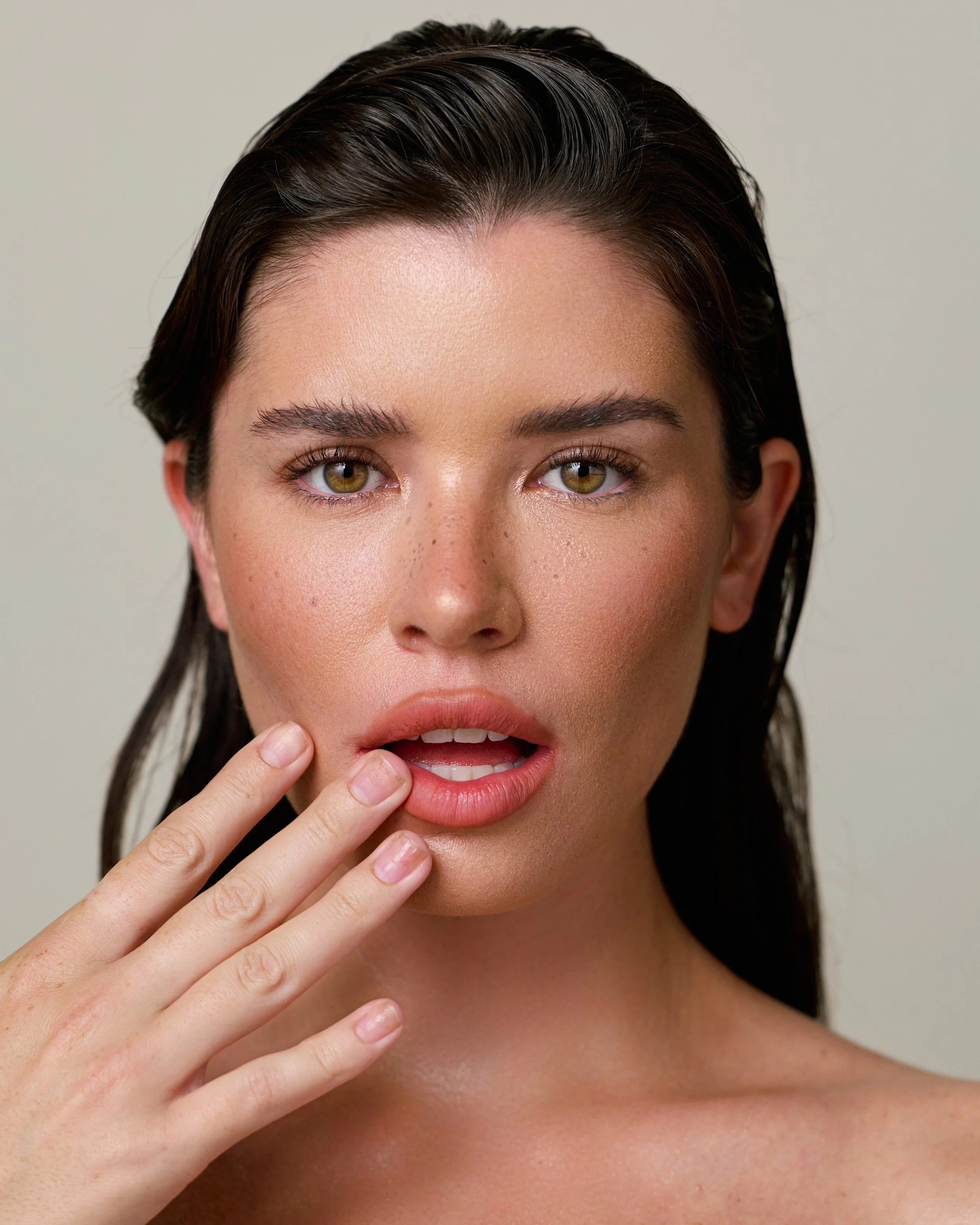 Beauty photography in Los Angeles: natural makeup with a finger at the lip, by Moises Martinez