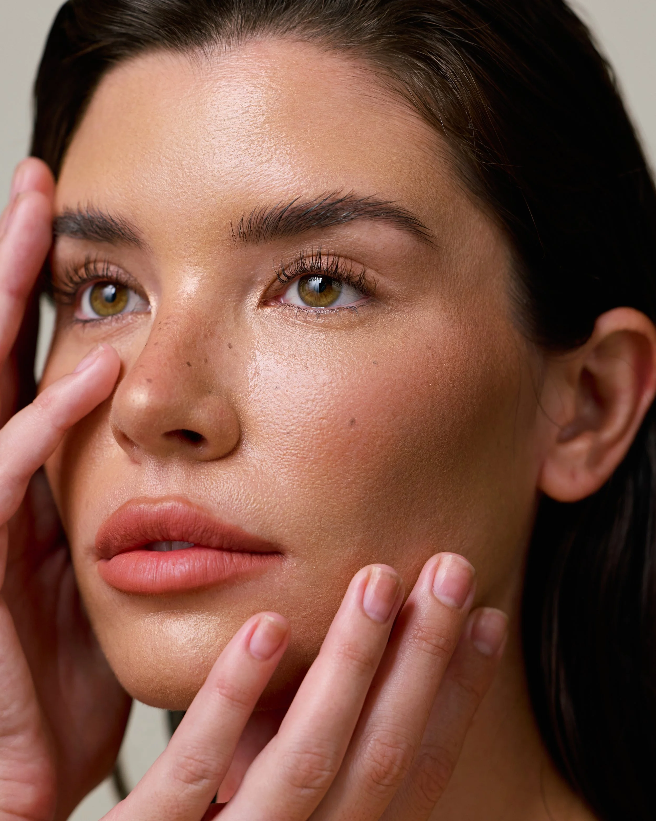 Beauty photography in Los Angeles: natural skin with hand to face, close-up, by Moises Martinez
