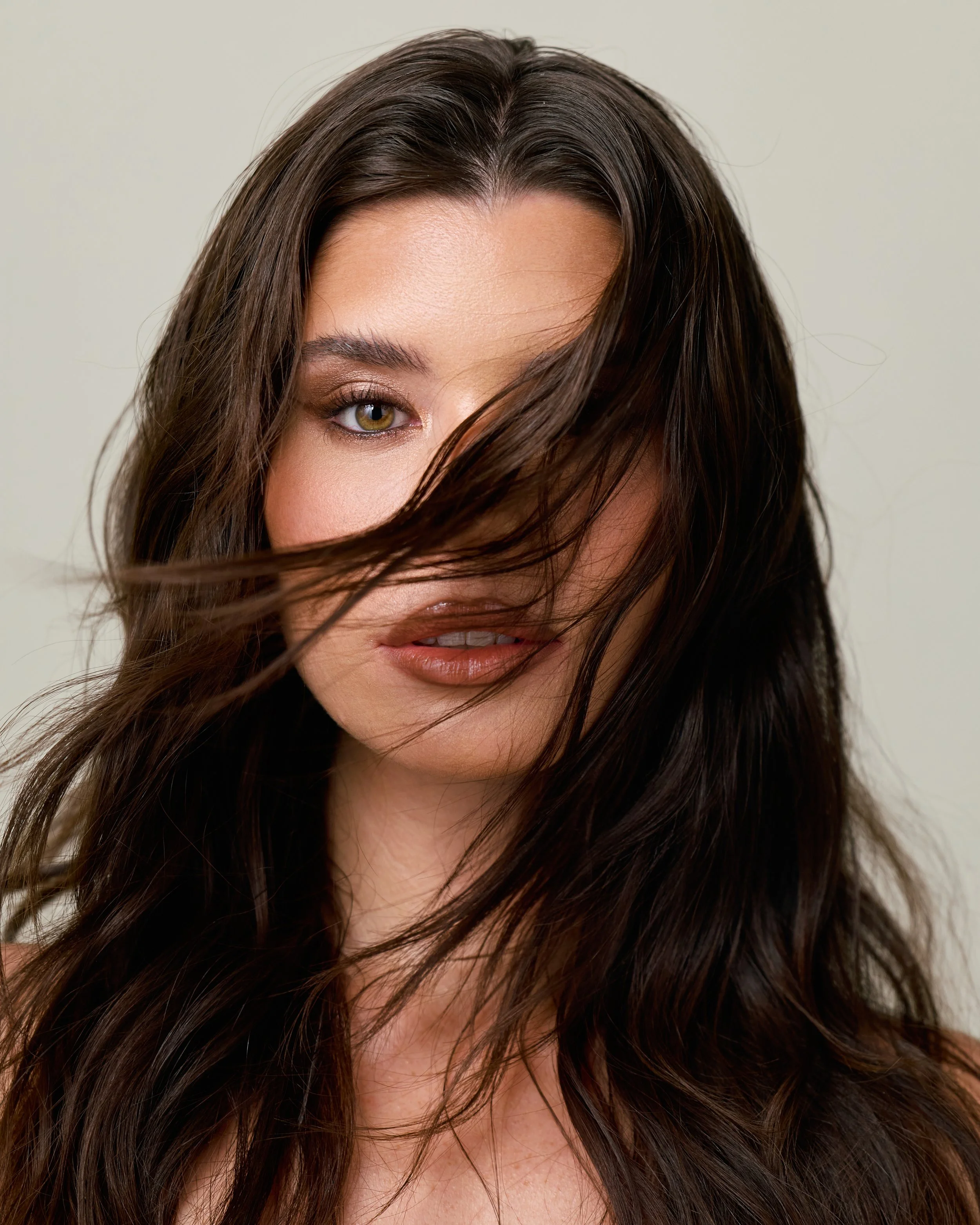 Beauty photography in Los Angeles: windswept hair and natural glam, by Moises Martinez