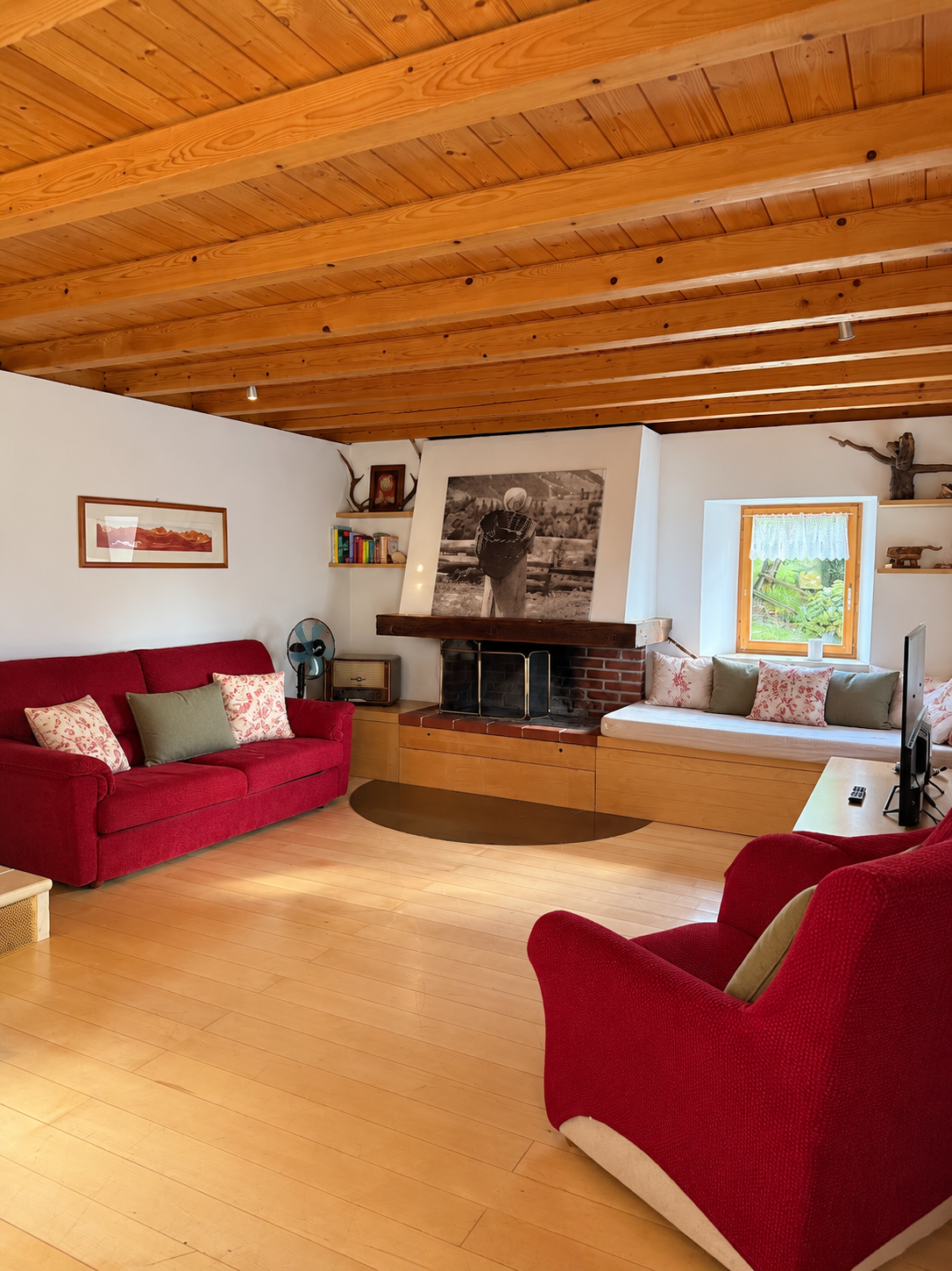 manor living room.png