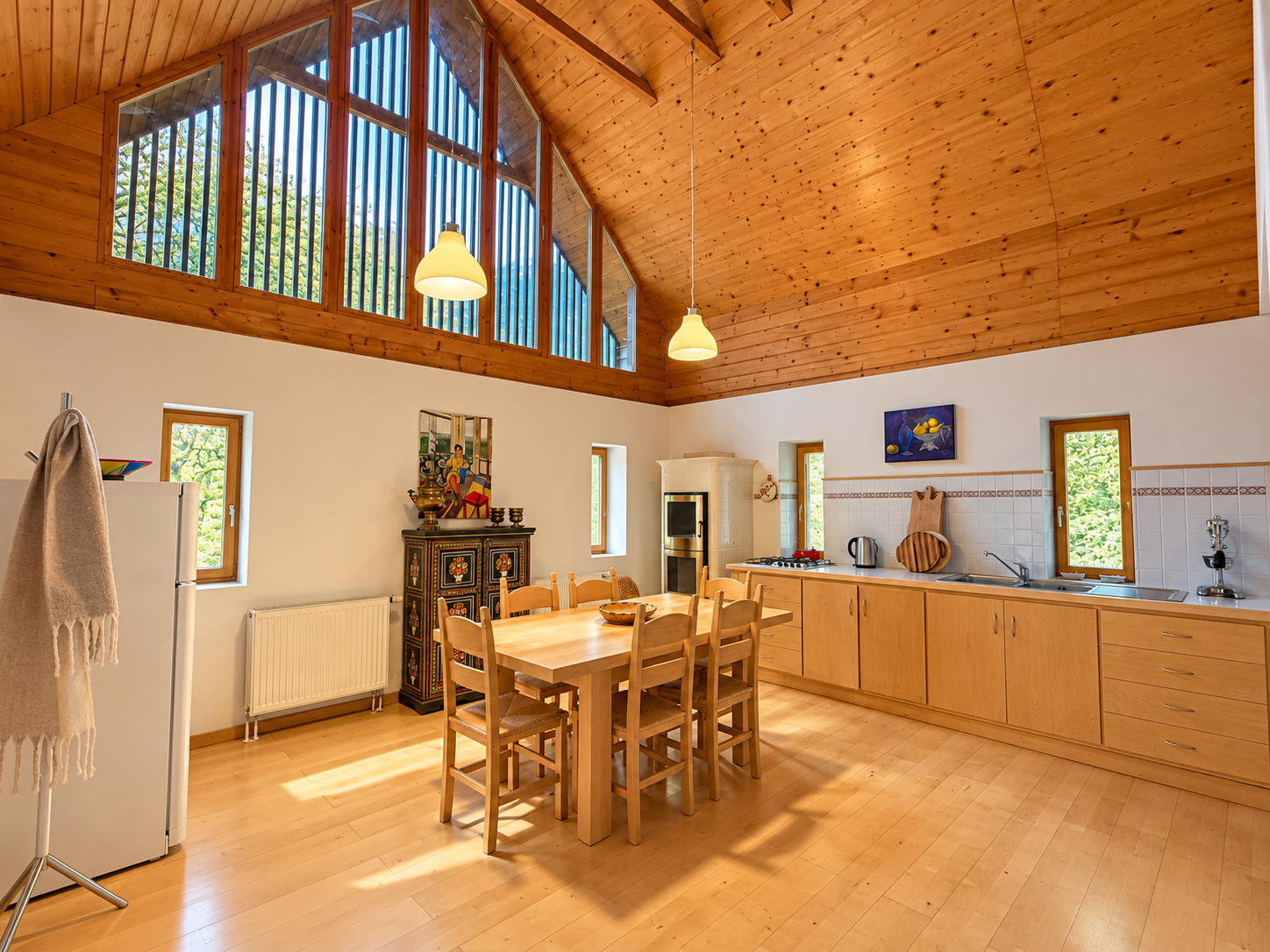 pine dining table.png