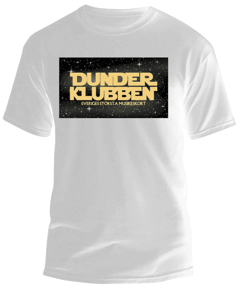 Vit T-shirt med en svart rektangel som har en stjärnhimmel och guldtext som säger 'DUNDER KLUBBEN' och 'SVERIGES STÖRSTA MUSIKESKORT'.