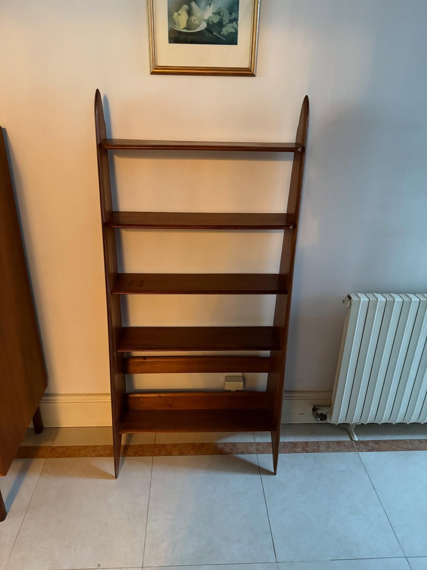 &Eacute;tag&egrave;re en Acajou de Pierre Cru&egrave;ge, 1950 .
Dimensions : 140 cm x 65 cm ; largeur 27 cm au plus large.
Visible au passage St Michel, 16 place Canteloup &agrave; Bordeaux.

Informations et prix sur intemporadeco.com 

#decorationin